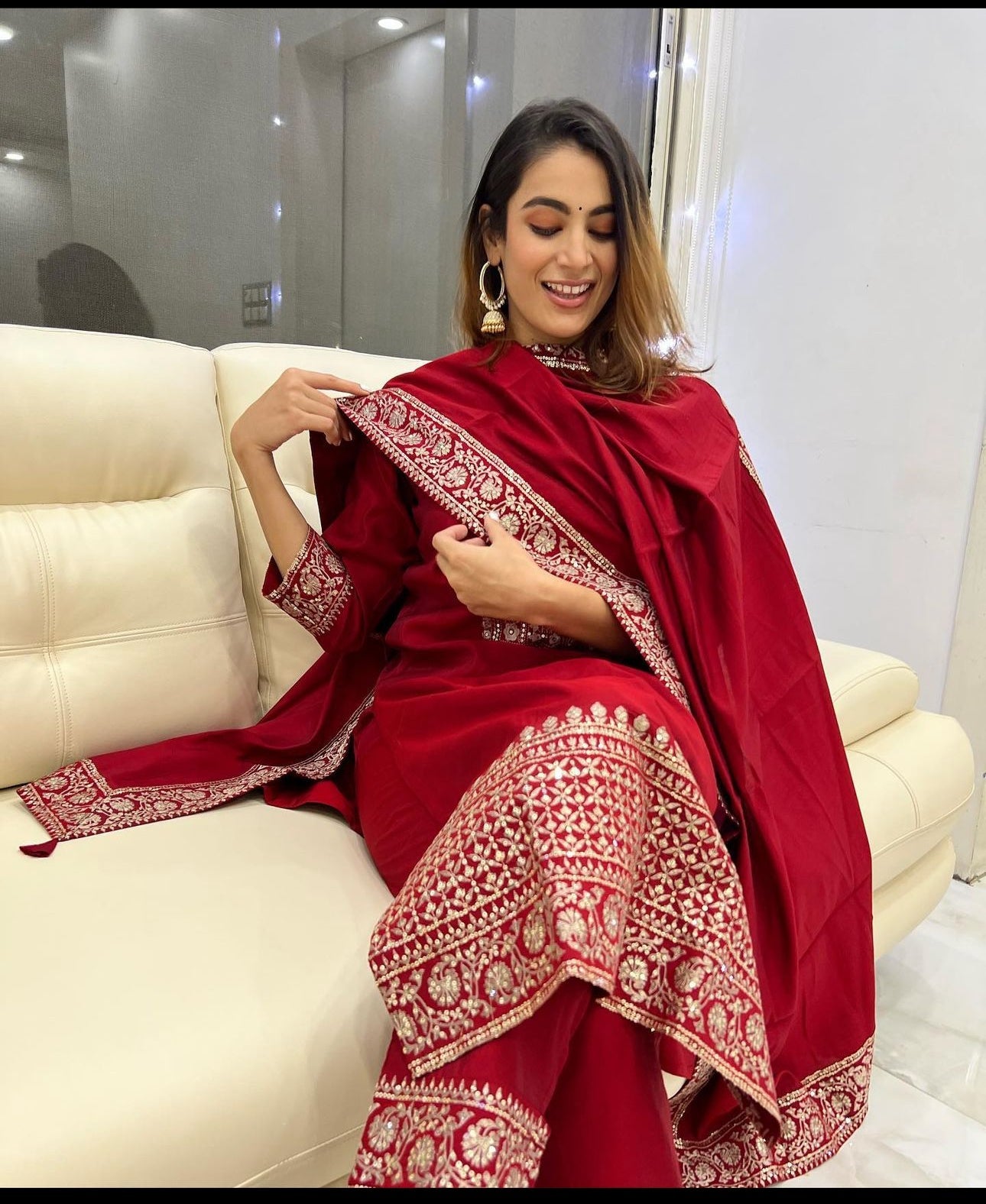 डिज़ाइनर पार्टी वियर टॉप-पेंट और दुपट्टा लेस वर्क के साथ