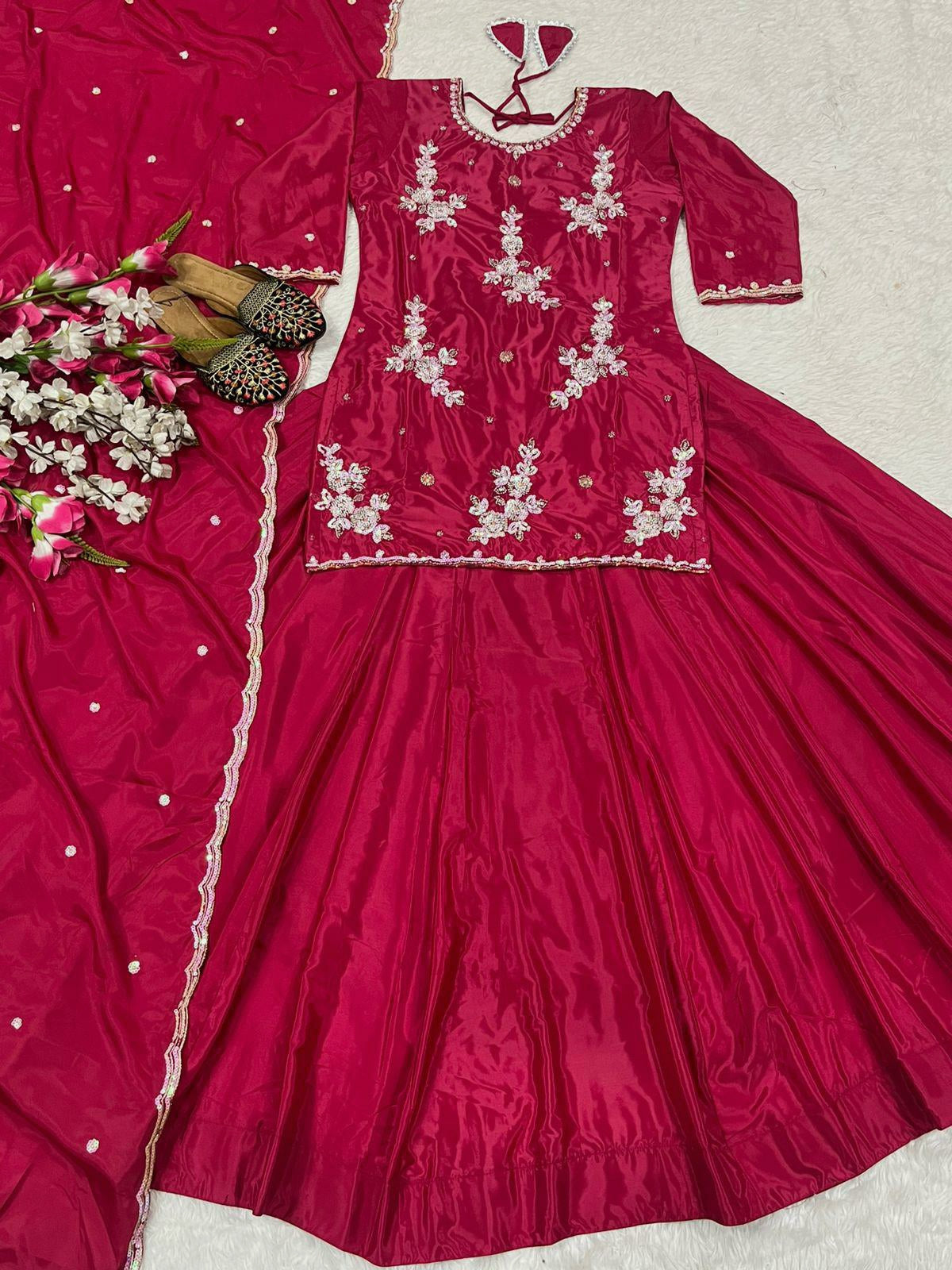 पार्टी वियर डिज़ाइनर टॉप लहंगा और फैंसी दुपट्टा