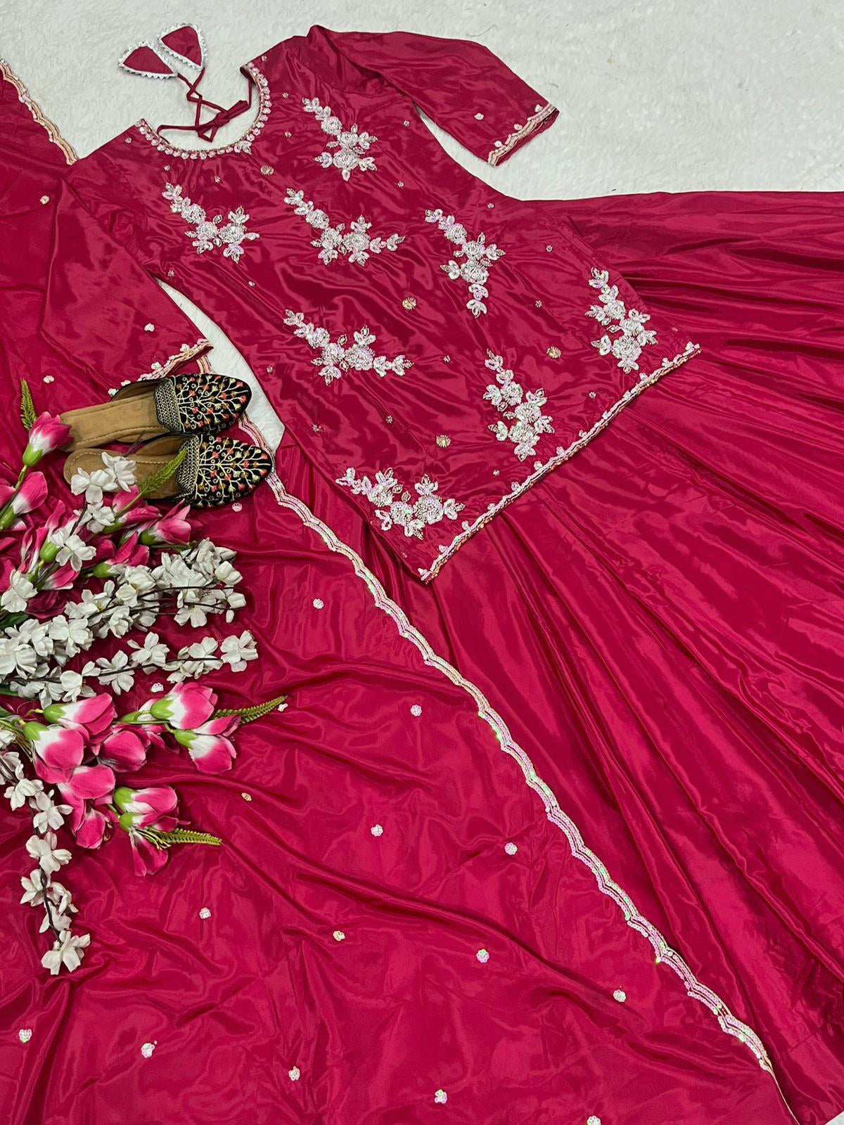 पार्टी वियर डिज़ाइनर टॉप लहंगा और फैंसी दुपट्टा