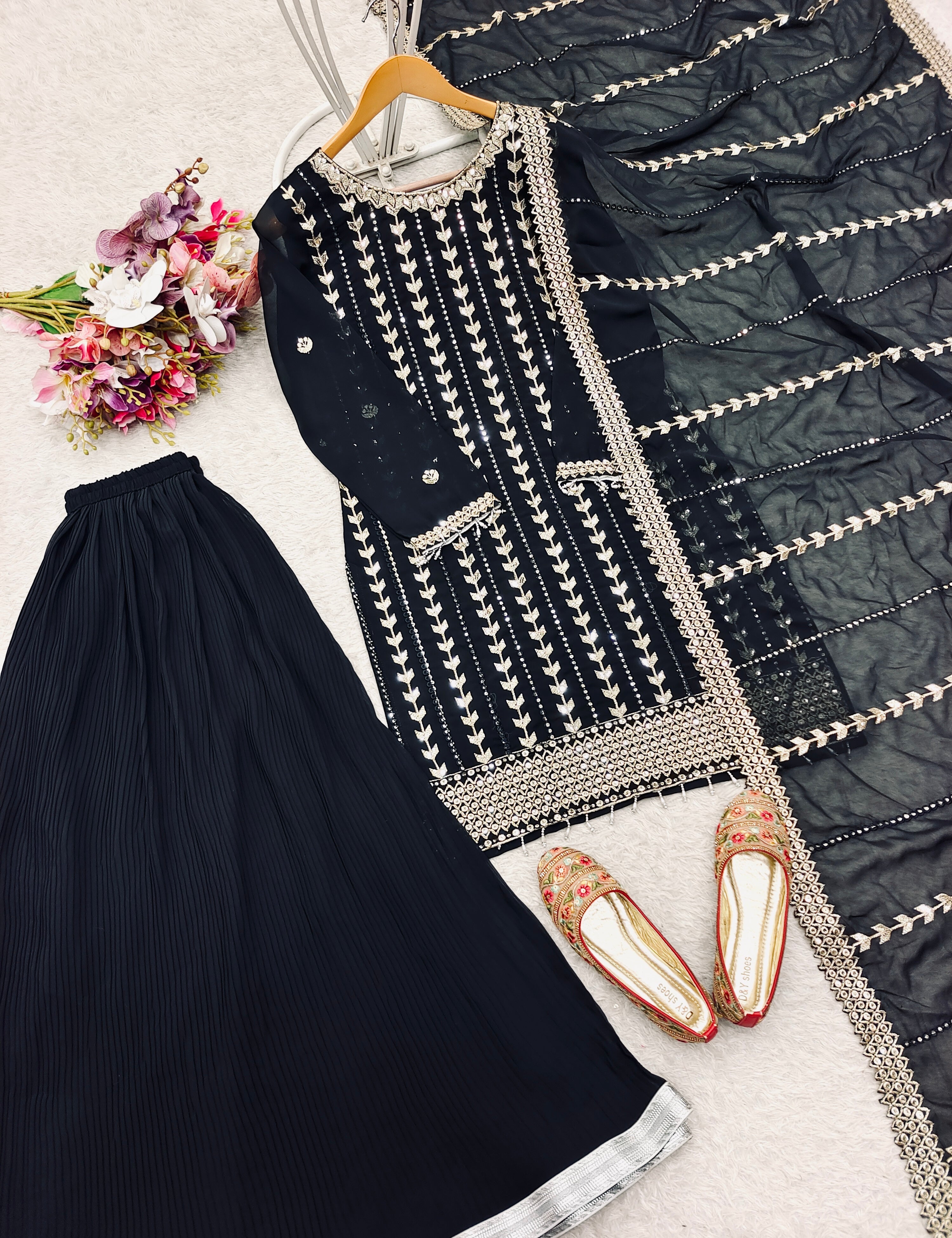 पार्टी वियर खूबसूरत टॉप-सररा और फैंसी दुपट्टा