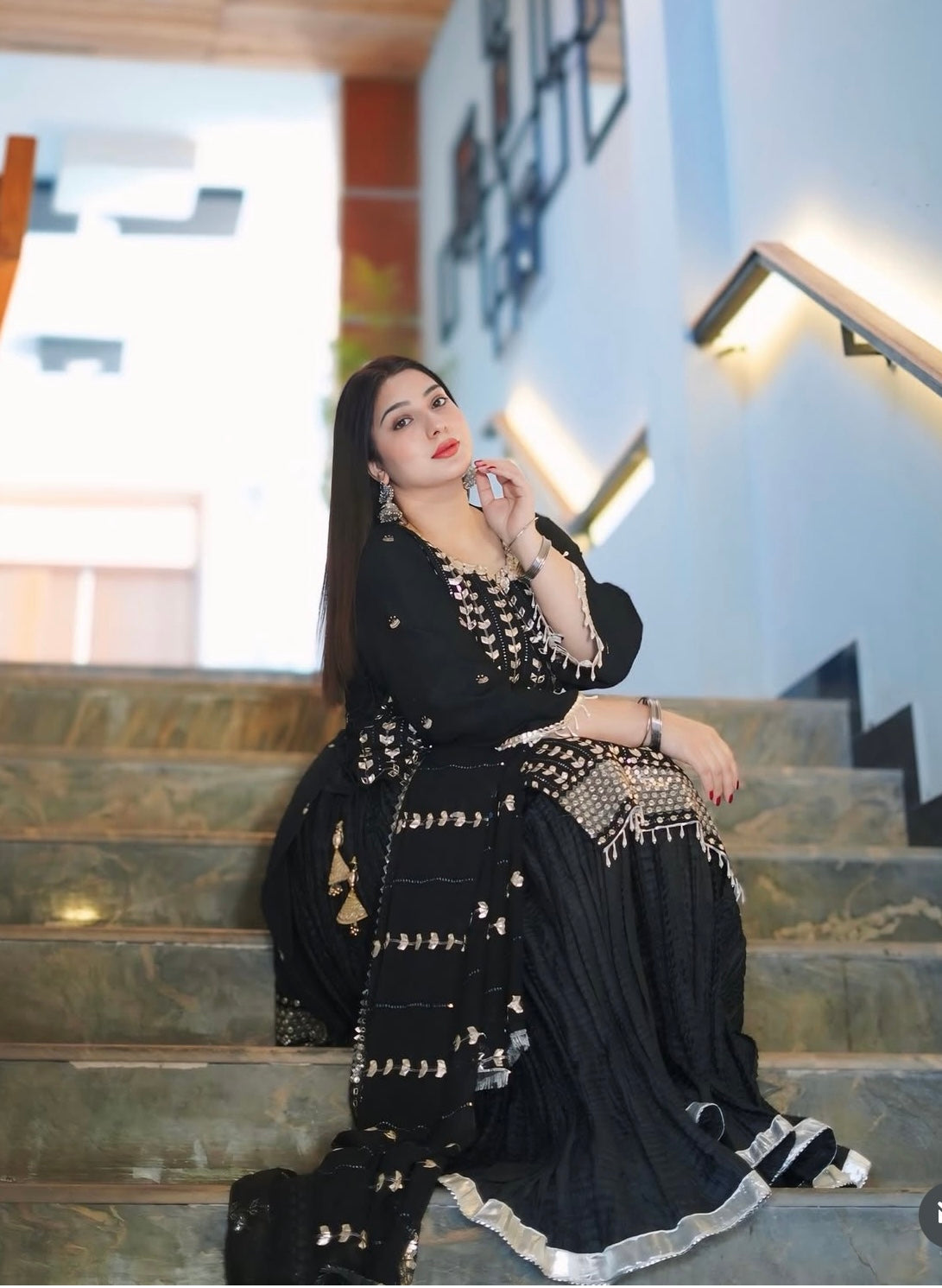 पार्टी वियर खूबसूरत टॉप-सररा और फैंसी दुपट्टा