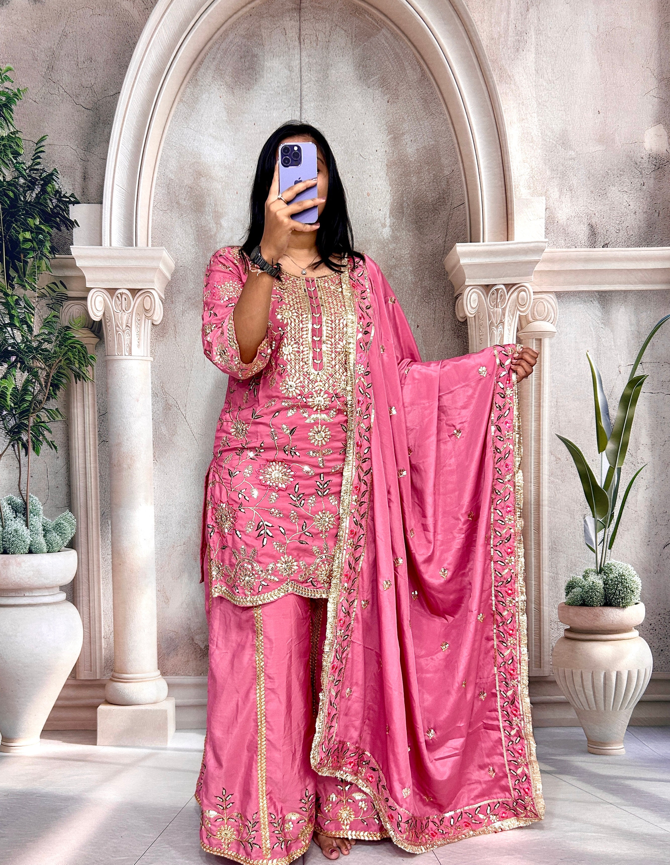 पार्टी में पहनने के लिए सुंदर टॉप और बॉटम दुपट्टे के साथ