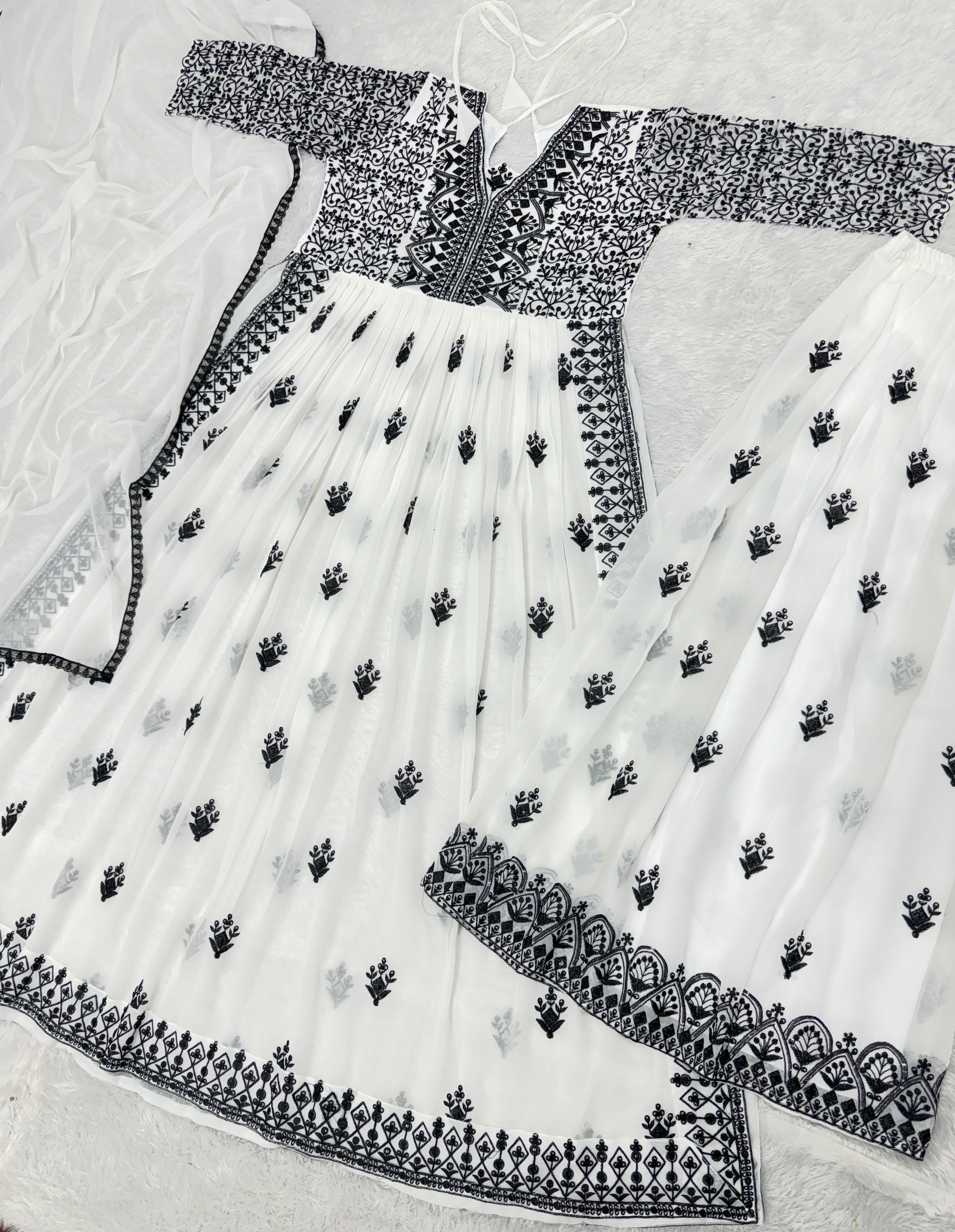 पार्टी वियर फैंसी कट टॉप विद प्लाज़ो सूट सेट