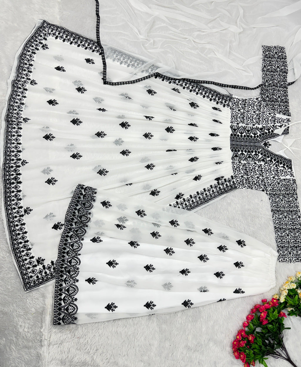 पार्टी वियर फैंसी कट टॉप विद प्लाज़ो सूट सेट