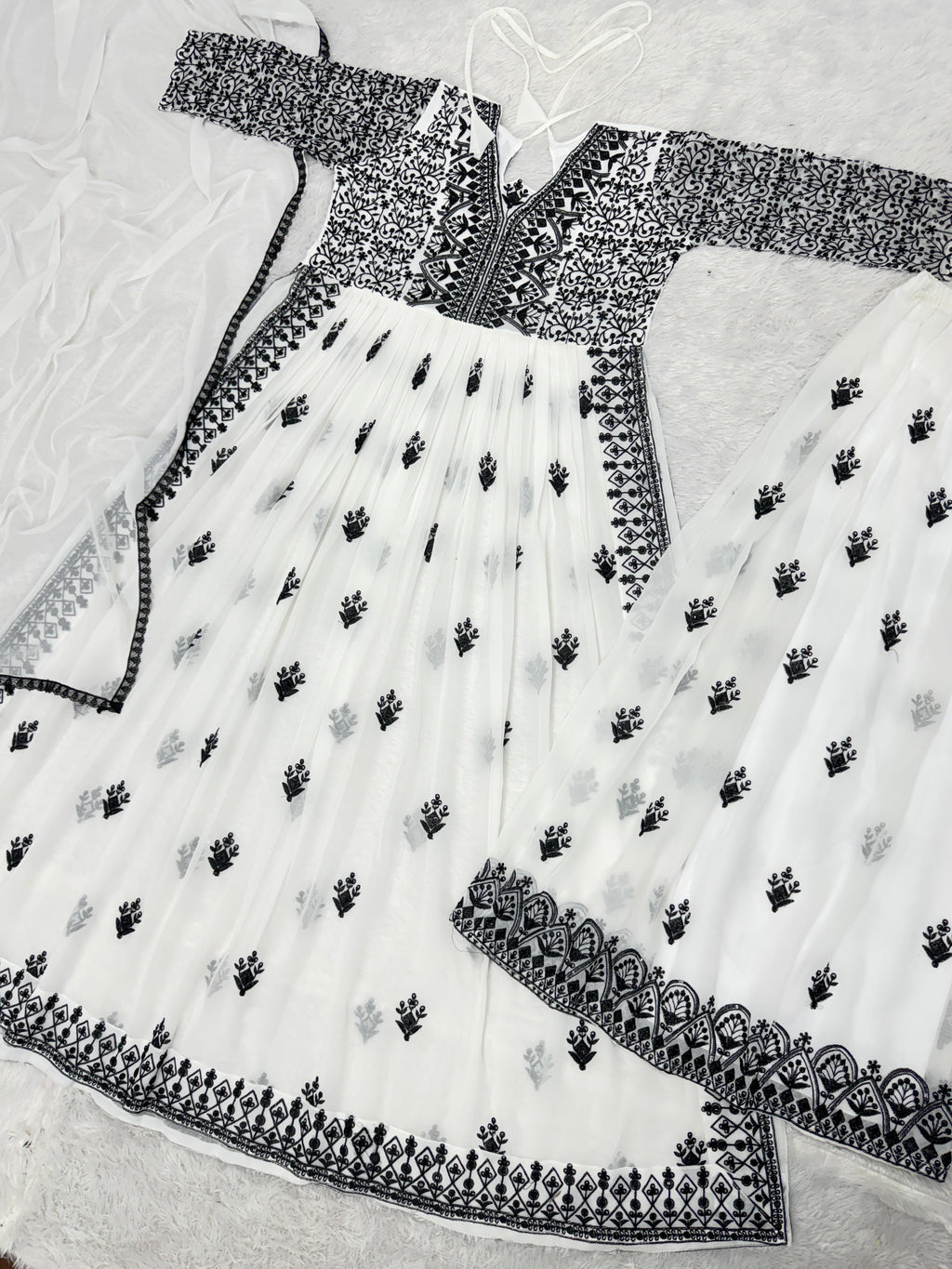 पार्टी वियर फैंसी कट टॉप विद प्लाज़ो सूट सेट