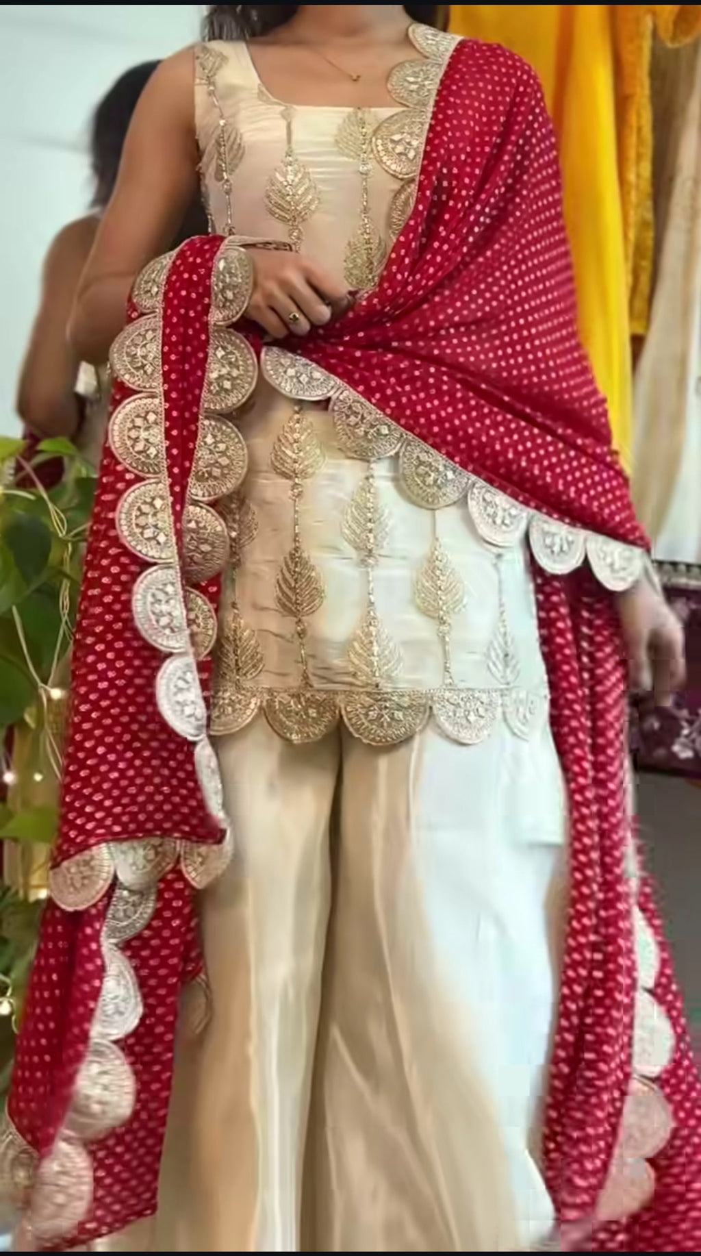 कढ़ाई कोडिंग अनुक्रम कार्य के साथ फैंसी सूट सेट