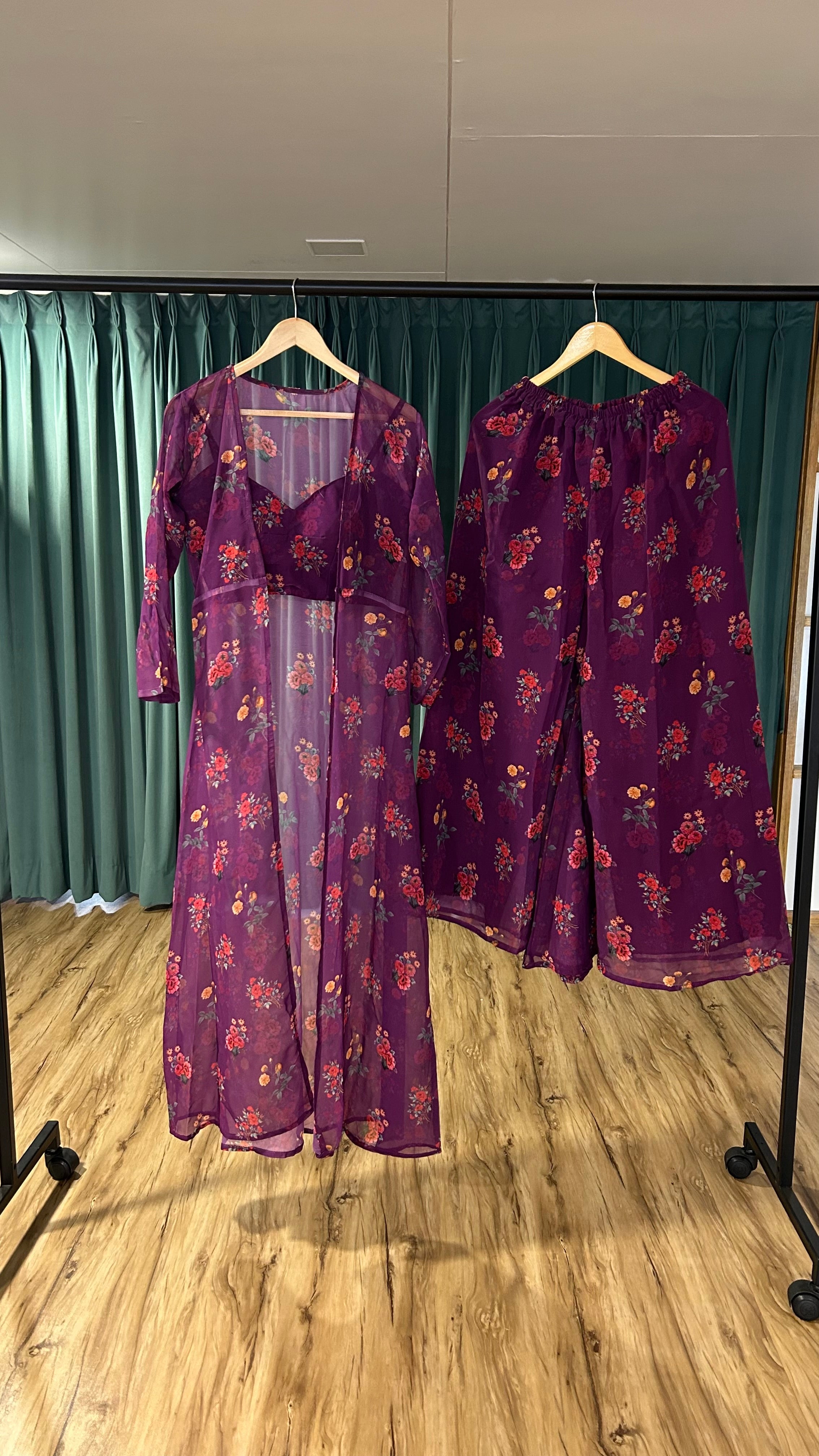 डिजिटल प्रिंट के साथ पार्टी वियर सुंदर इंडो वेस्टर्न