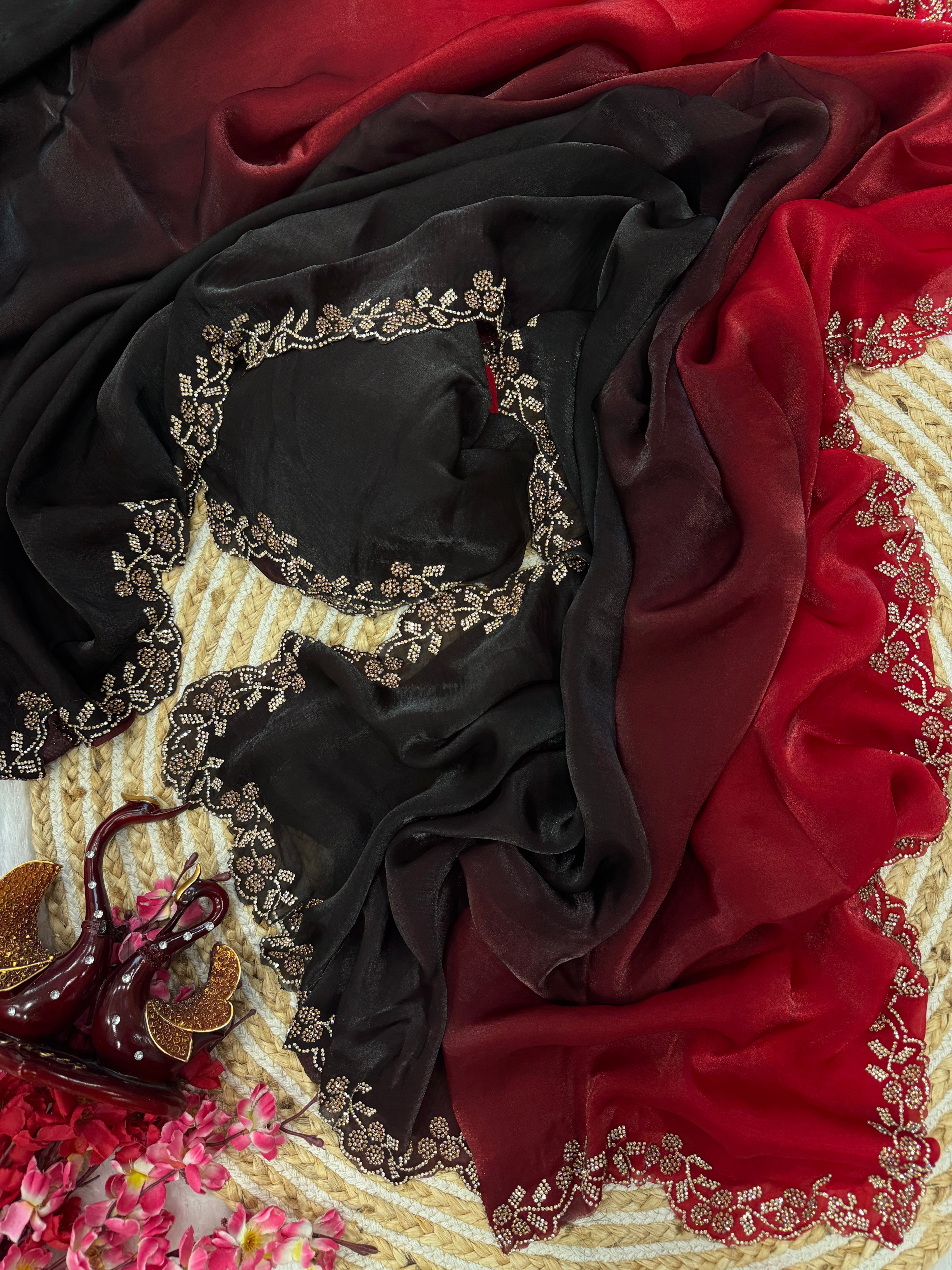 डायमंड वर्क वाली डिज़ाइनर पार्टी वियर स्टाइल साड़ी 