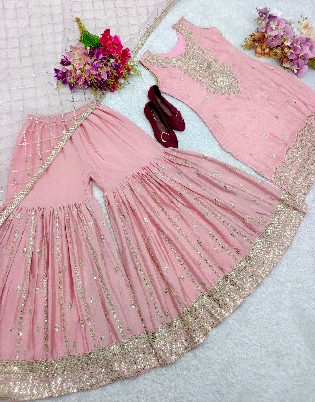 पार्टी वियर डिज़ाइनर टॉप-सररा और खूबसूरत दुपट्टा