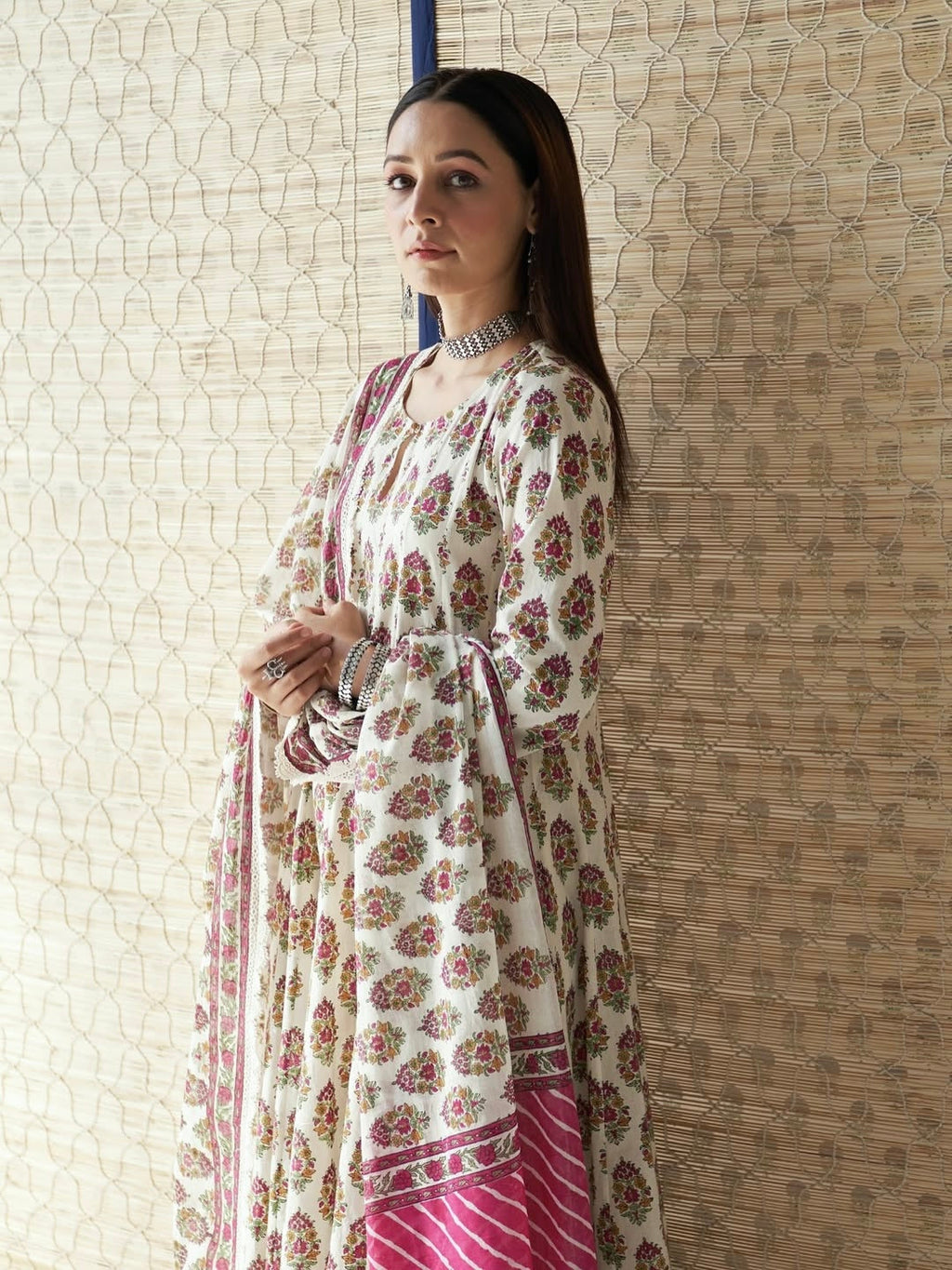 पार्टी में पहनने के लिए सुंदर टॉप और बॉटम दुपट्टे के साथ