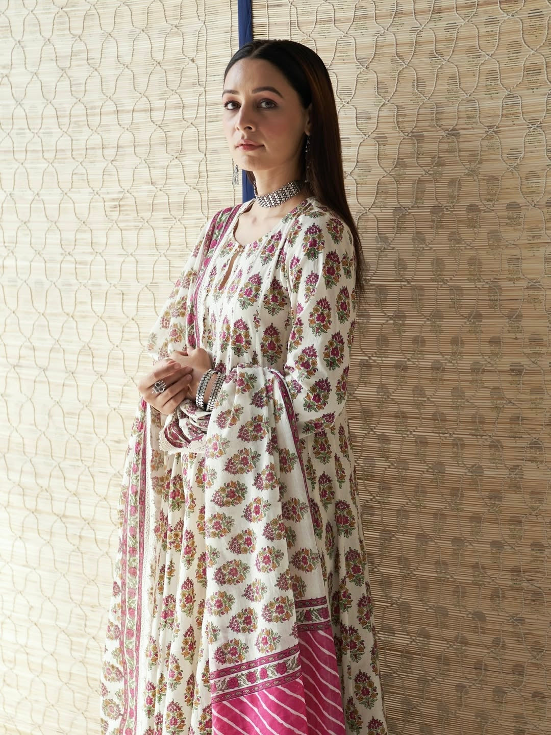 पार्टी में पहनने के लिए सुंदर टॉप और बॉटम दुपट्टे के साथ