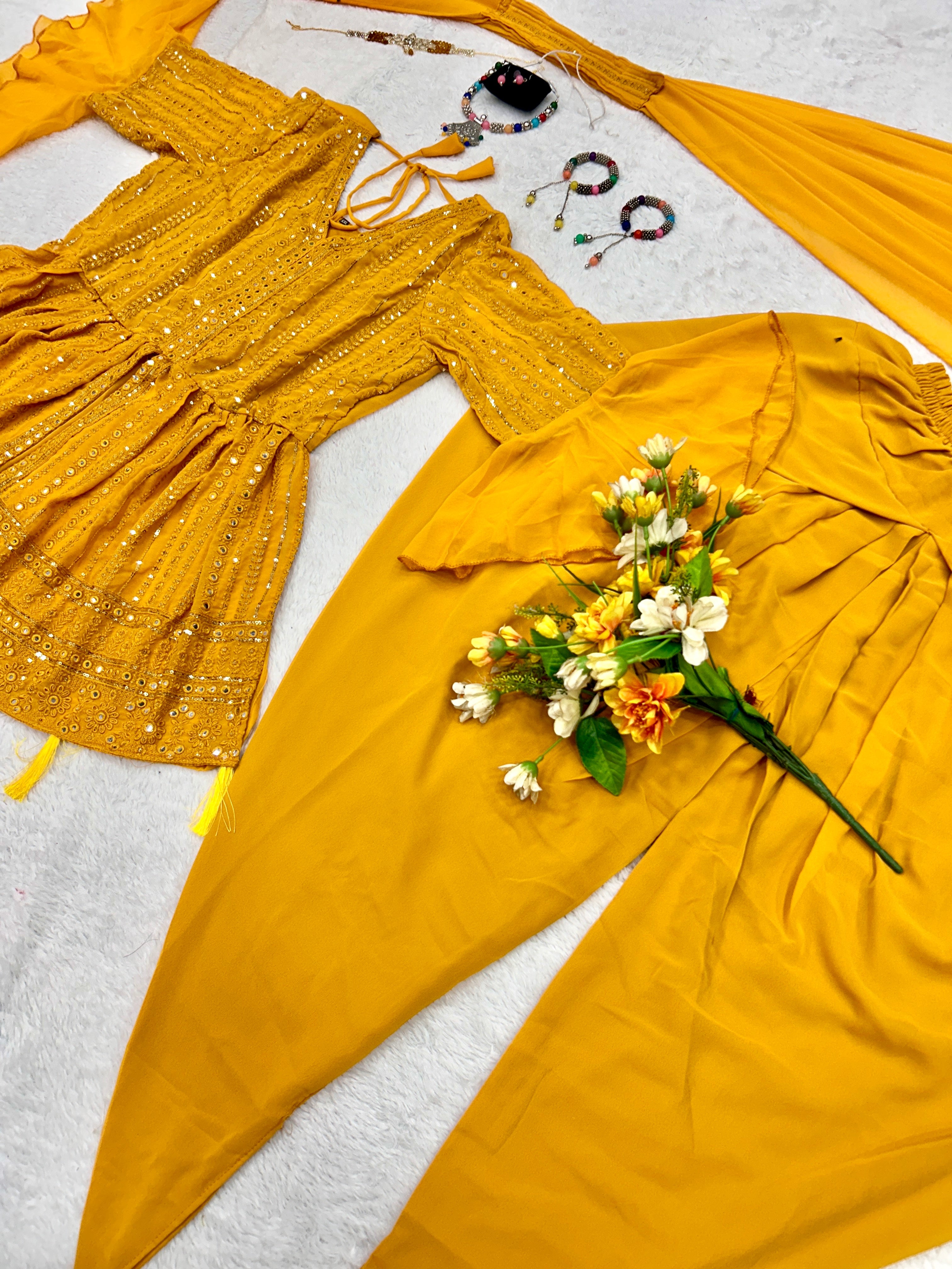 पार्टी वियर डिज़ाइनर टॉप-बॉटम और फैंसी दुपट्टा