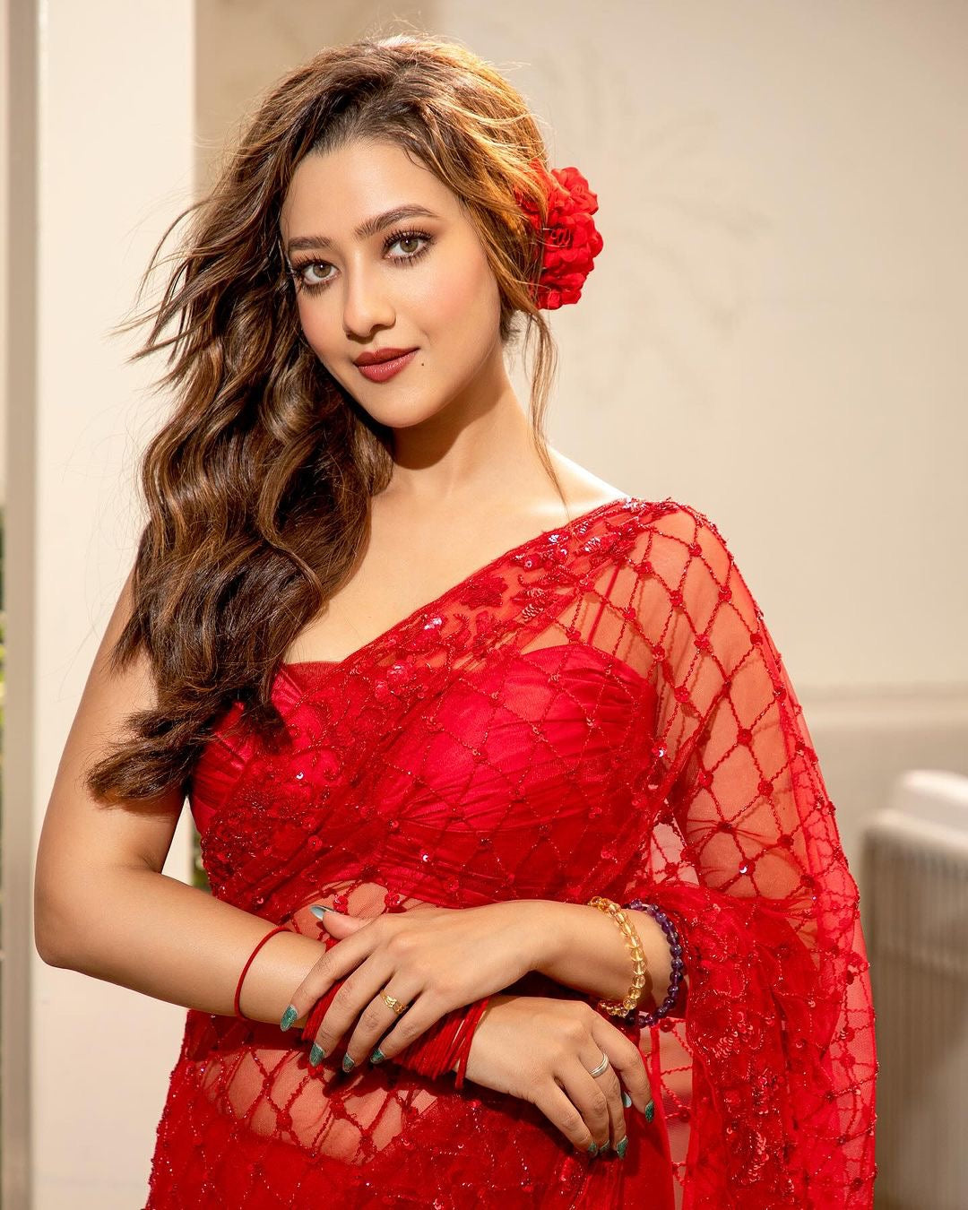 सेक्विन कढ़ाई के काम के साथ सुंदर पार्टी वियर साड़ी