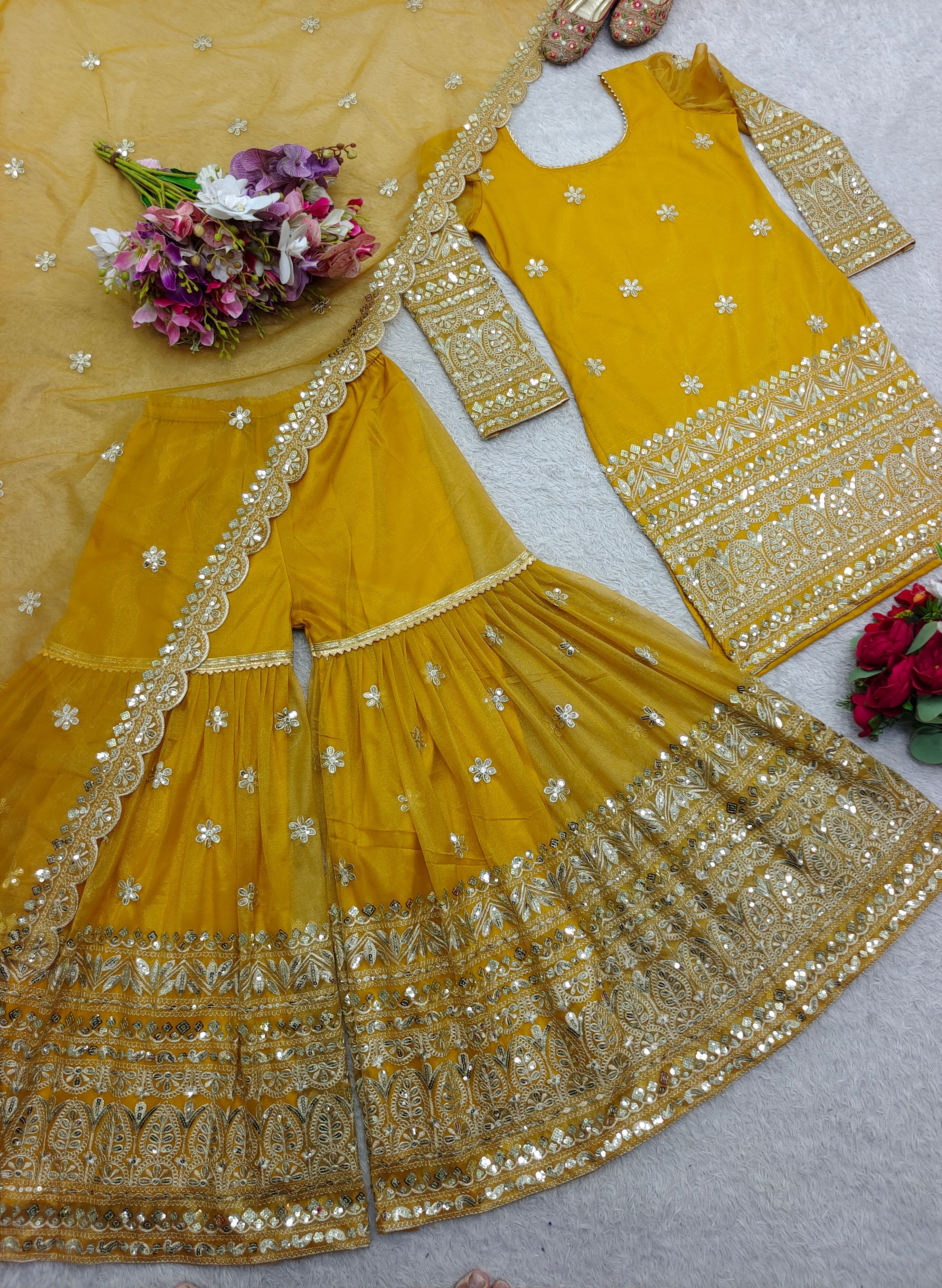 पार्टी वियर टॉप-शरारा और दुपट्टा कढ़ाई सीक्वेंस वर्क के साथ