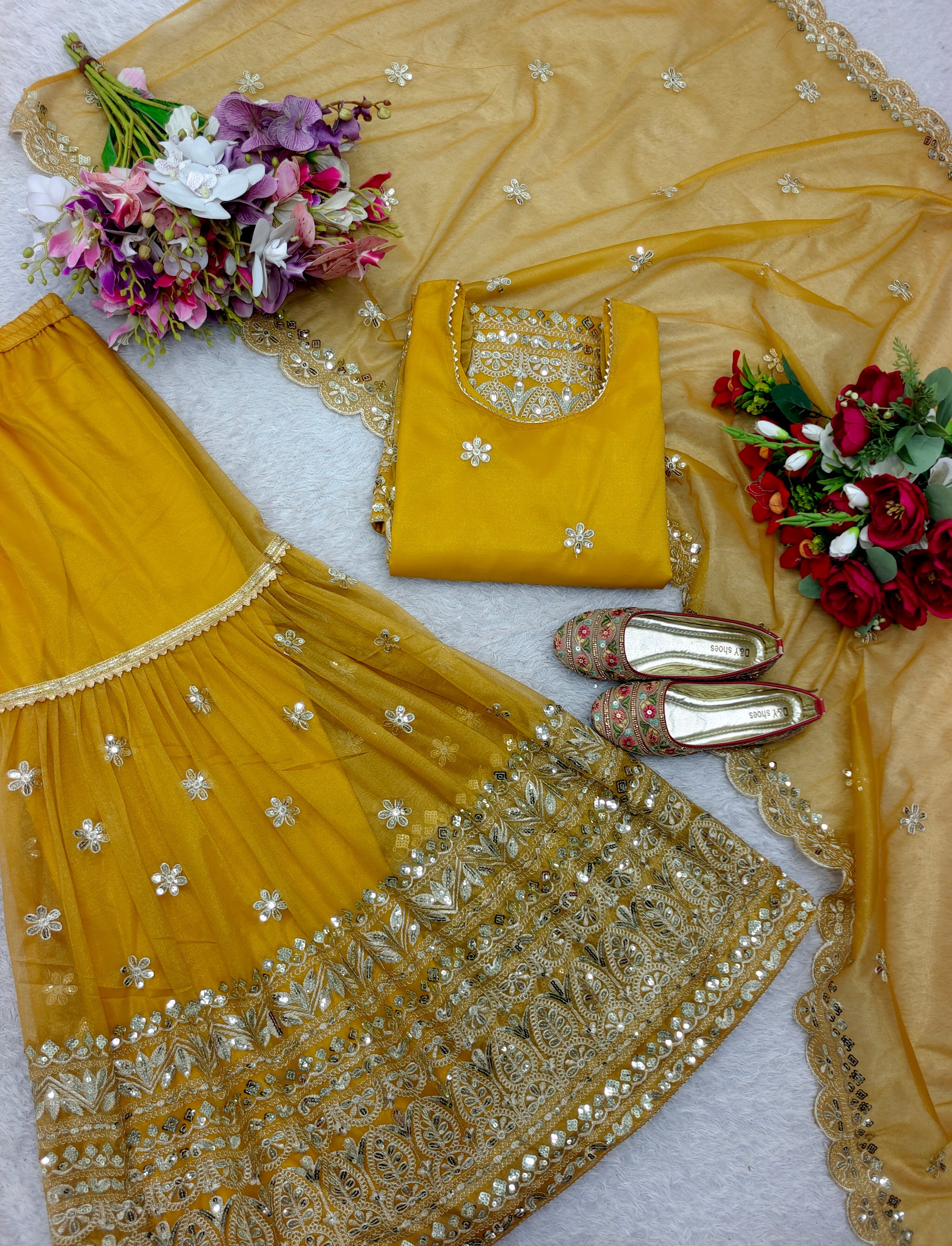 पार्टी वियर टॉप-शरारा और दुपट्टा कढ़ाई सीक्वेंस वर्क के साथ