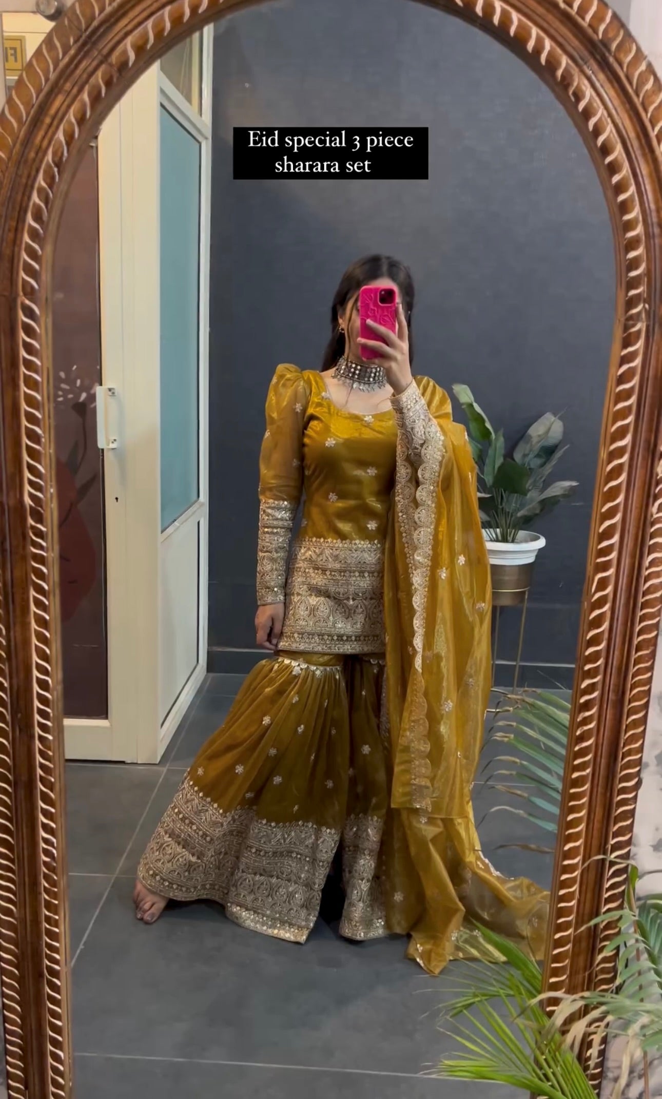 पार्टी वियर टॉप-शरारा और दुपट्टा कढ़ाई सीक्वेंस वर्क के साथ