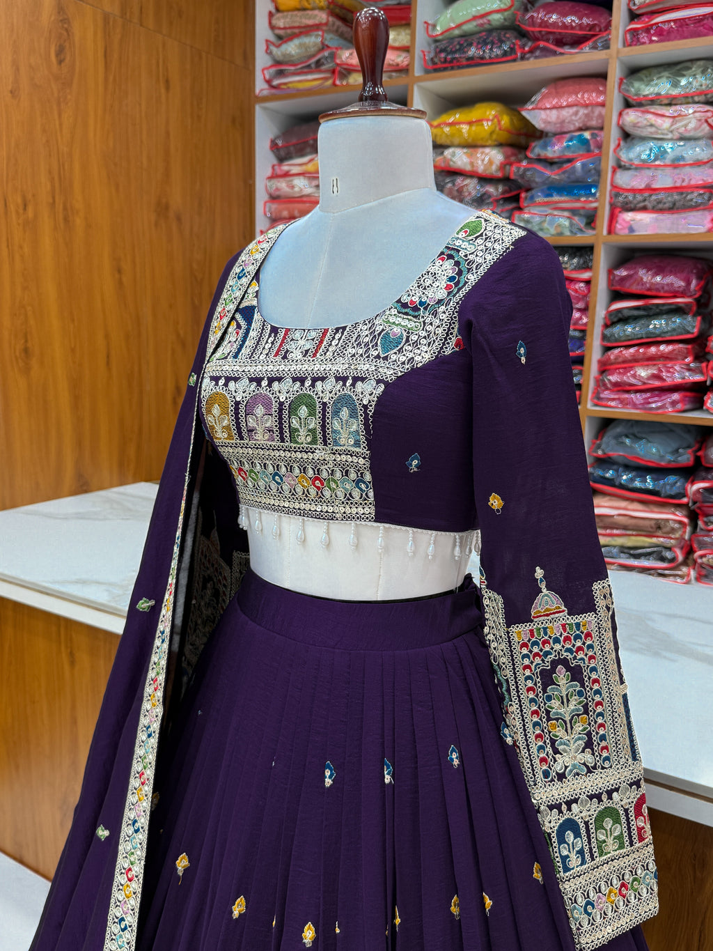 पार्टी वियर लुक डिज़ाइनर लहंगा चोली