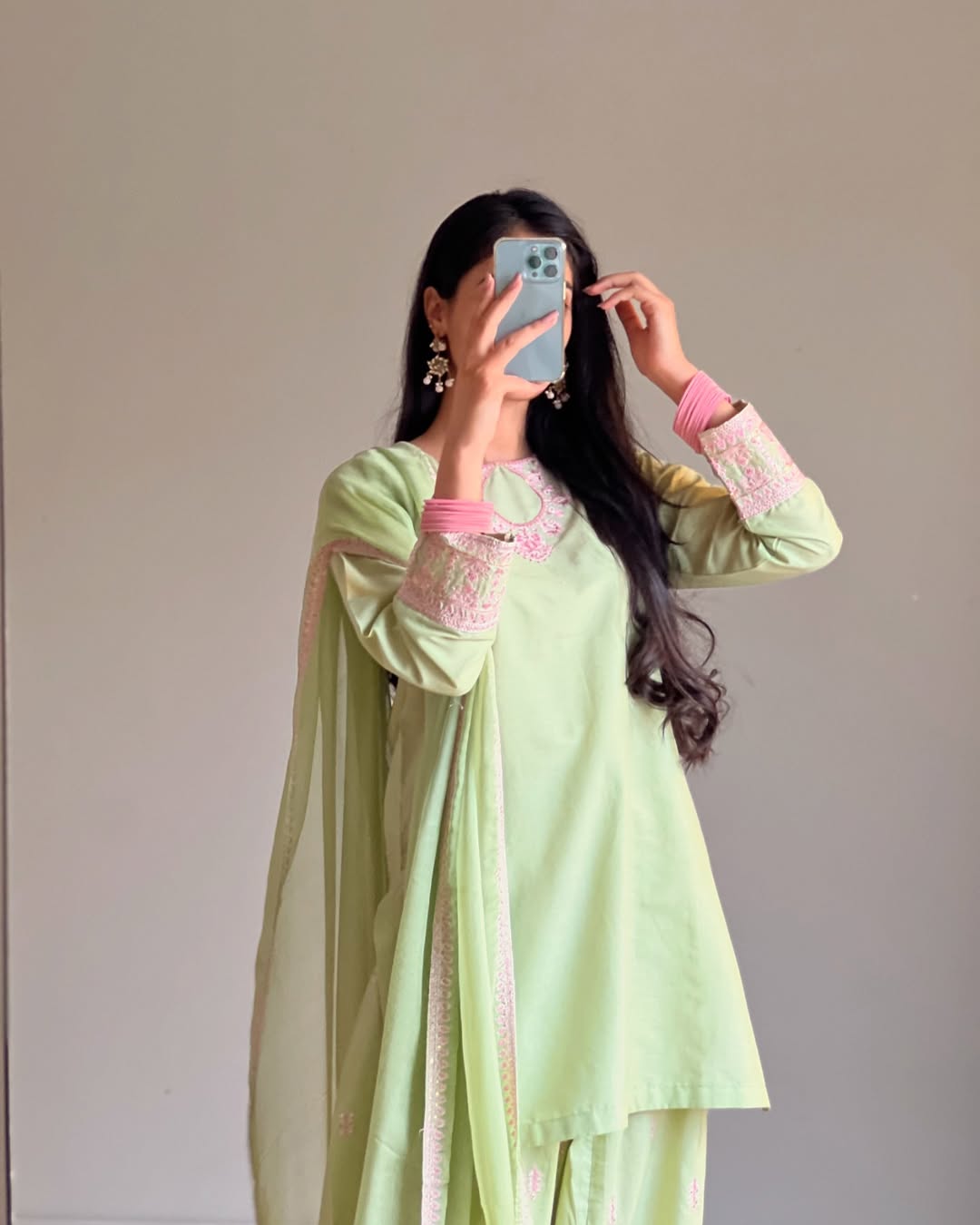 फर्शी सलवार के साथ डिज़ाइनर पार्टी वियर लुक टॉप