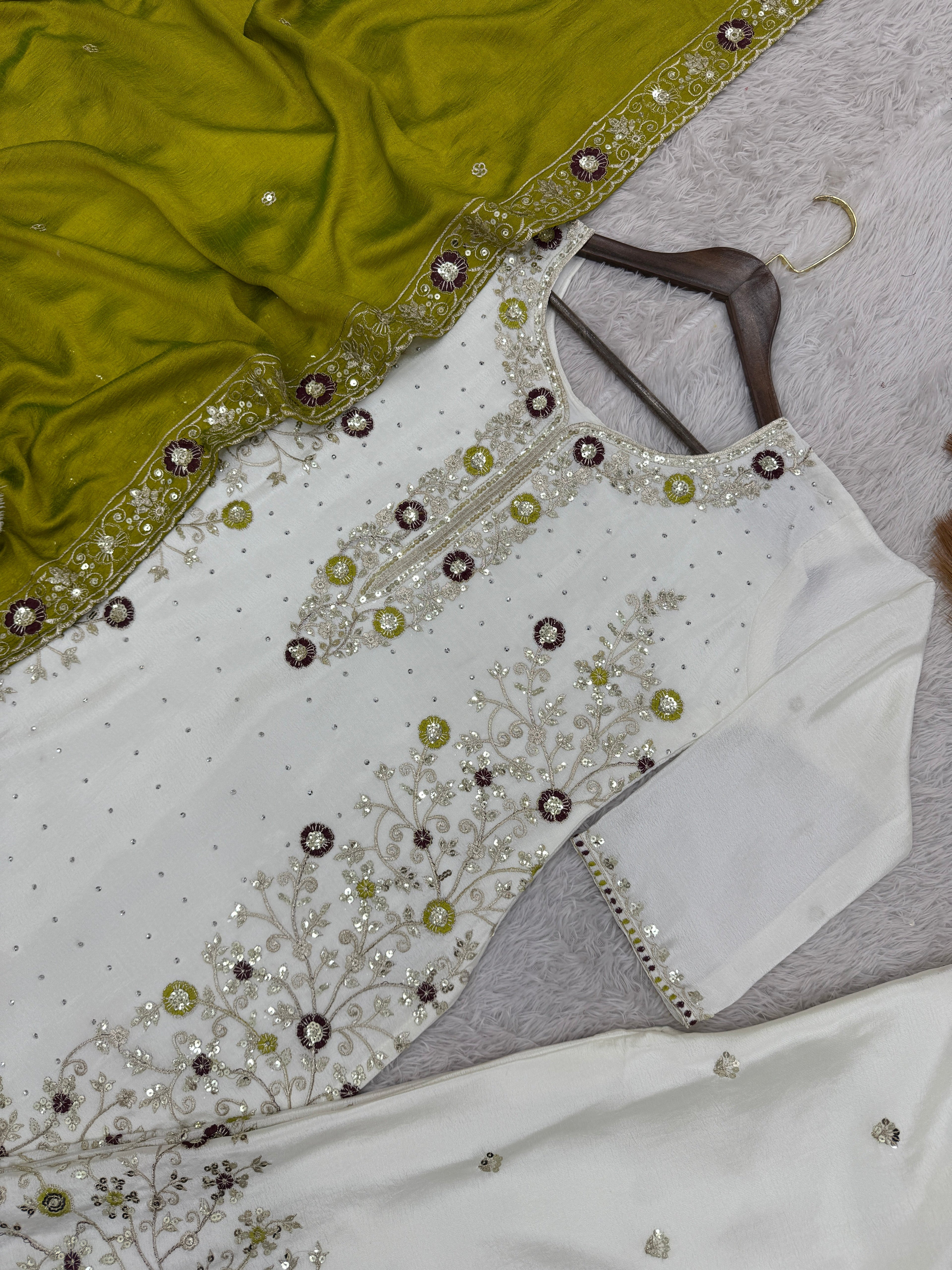 पार्टी वियर लुक डिज़ाइनर टॉप और बॉटम दुपट्टे के साथ