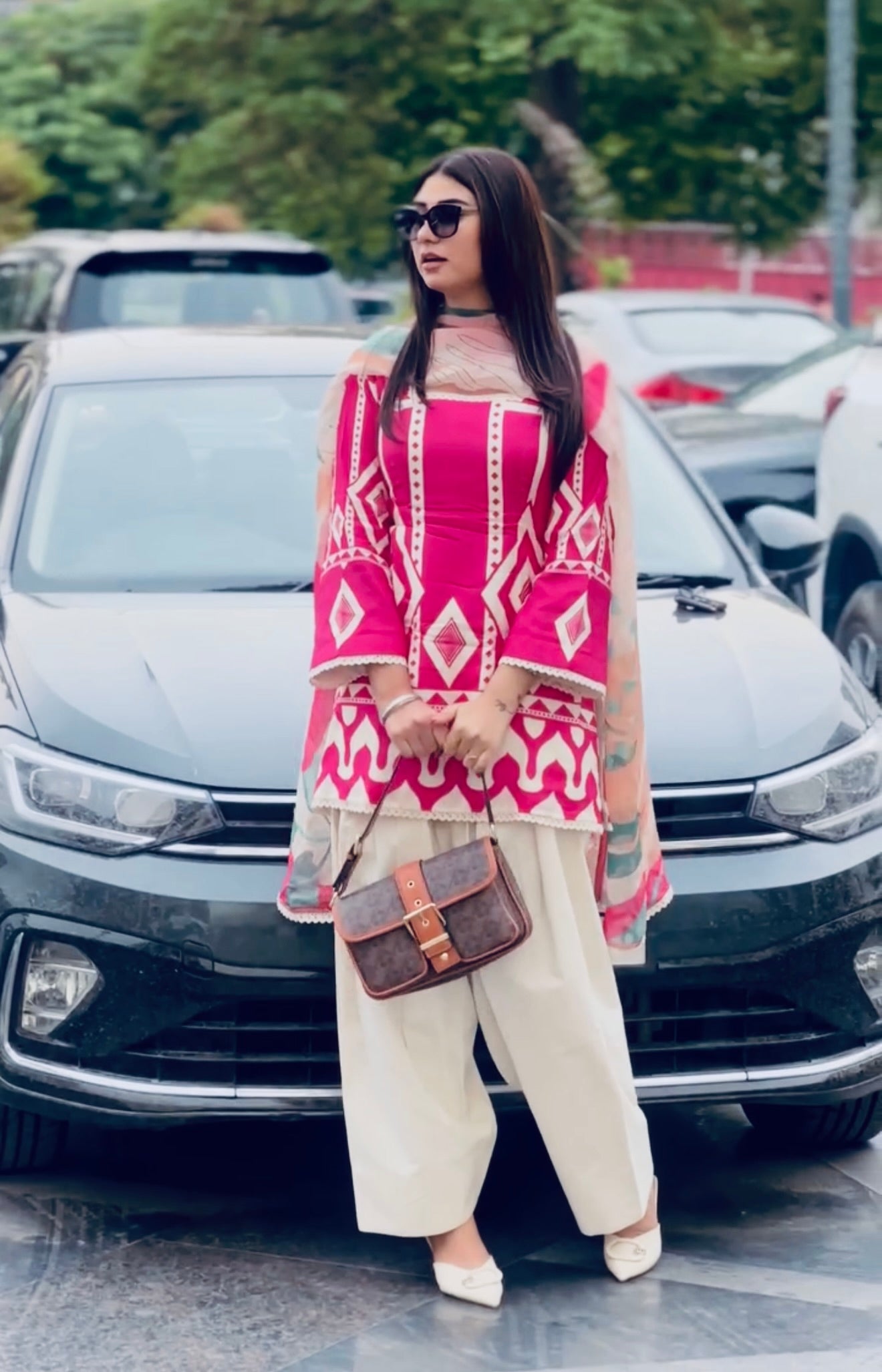 डिजिटल प्रिंट के साथ डिज़ाइनर पार्टी वियर लुक को-ऑर्ड्स सेट