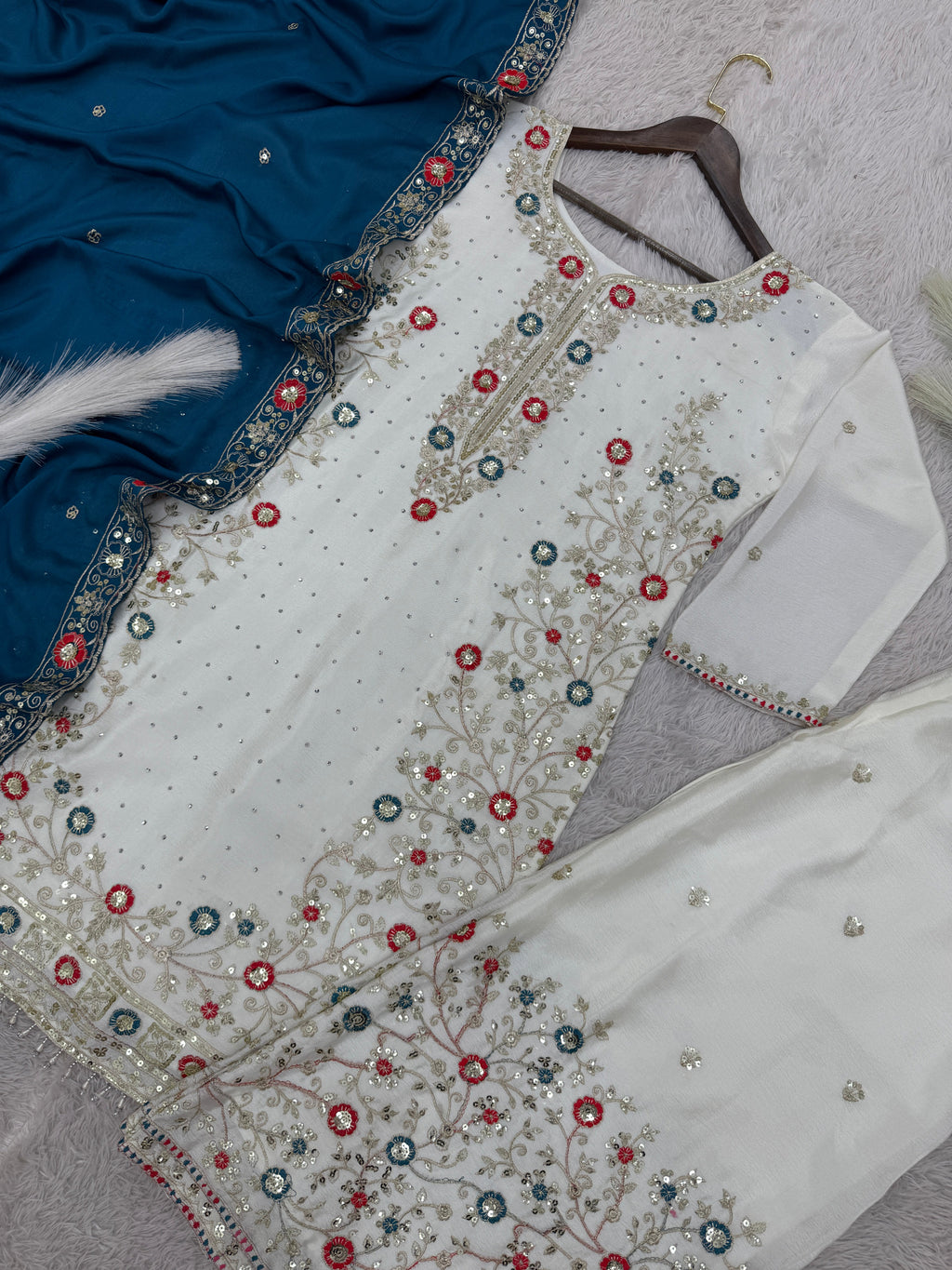 पार्टी वियर लुक डिज़ाइनर टॉप और बॉटम दुपट्टे के साथ