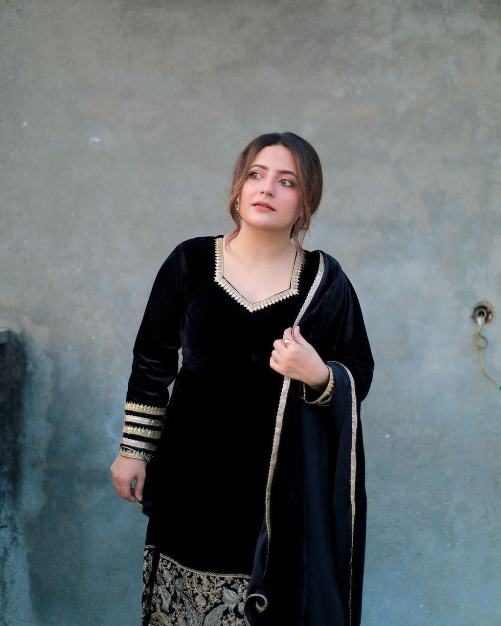 डिजाइनर पार्टी वियर सुंदर टॉप और बॉटम दुपट्टे के साथ