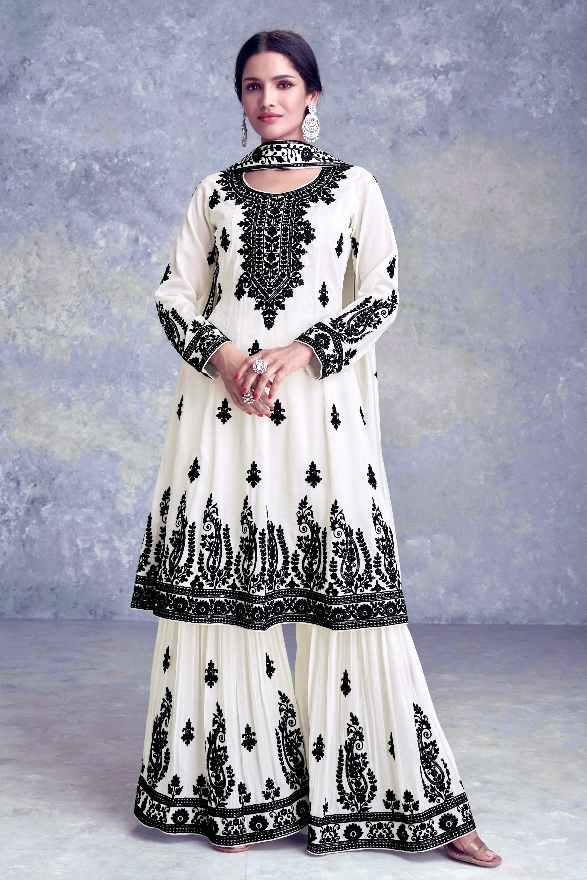 मल्टी नीडल सेक्विन कढ़ाई वर्क के साथ डिज़ाइनर सूट सेट