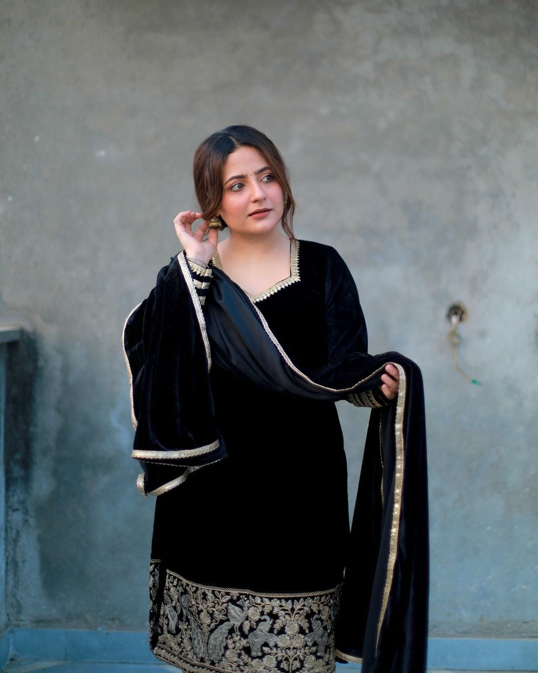 डिजाइनर पार्टी वियर सुंदर टॉप और बॉटम दुपट्टे के साथ