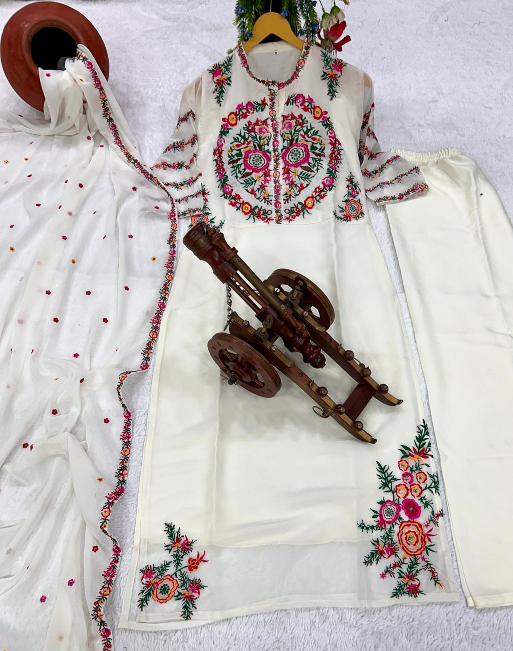 पार्टी वियर डिज़ाइनर टॉप-बॉटम और दुपट्टा