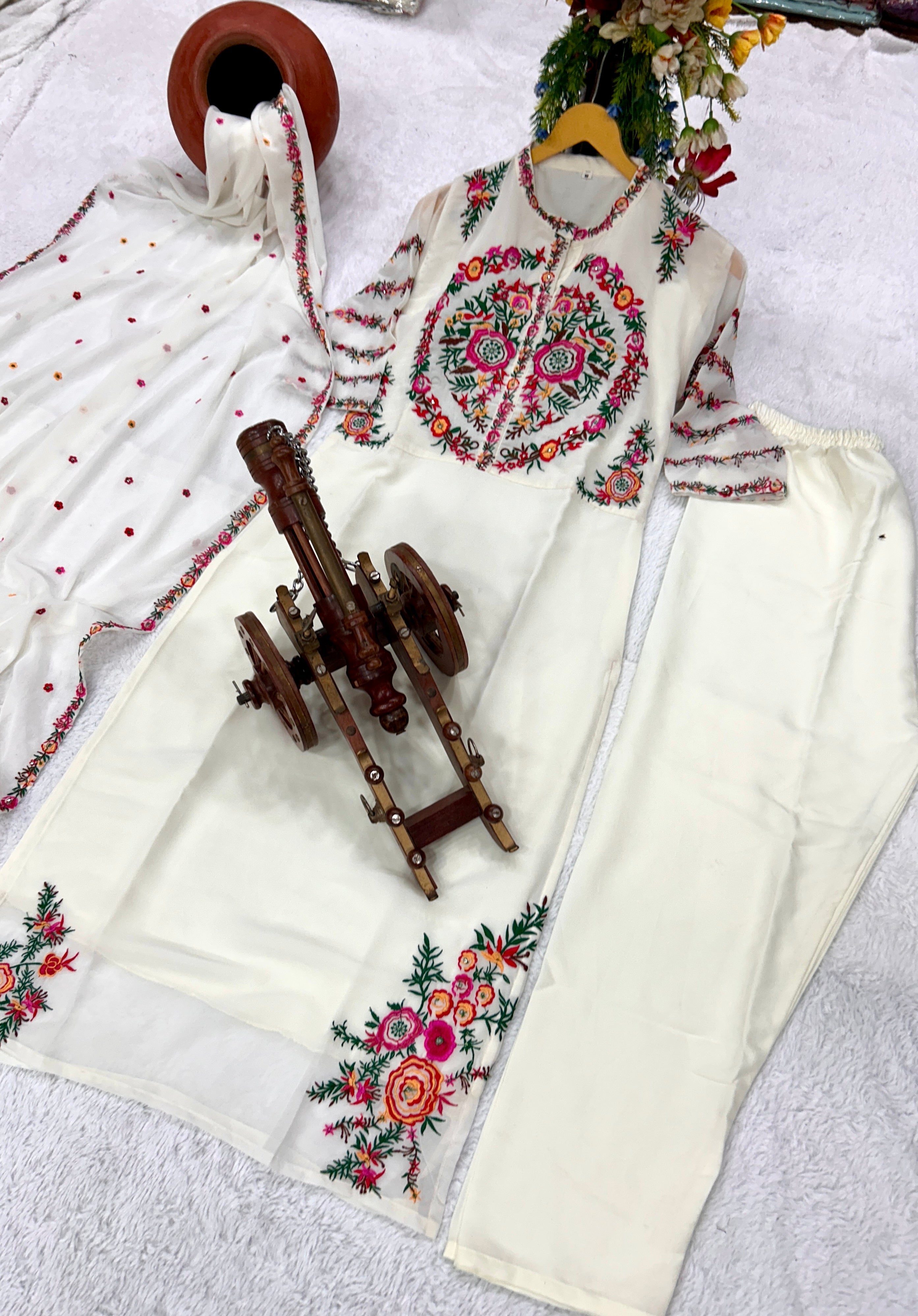 पार्टी वियर डिज़ाइनर टॉप-बॉटम और दुपट्टा