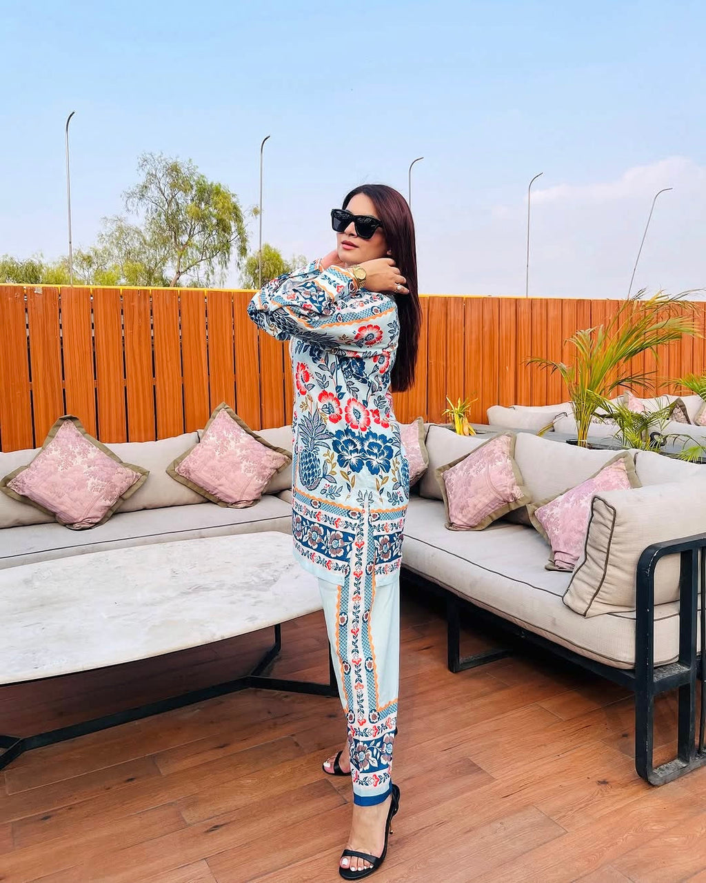 डिजिटल प्रिंट के साथ डिज़ाइनर पार्टी वियर लुक को-ऑर्ड सेट