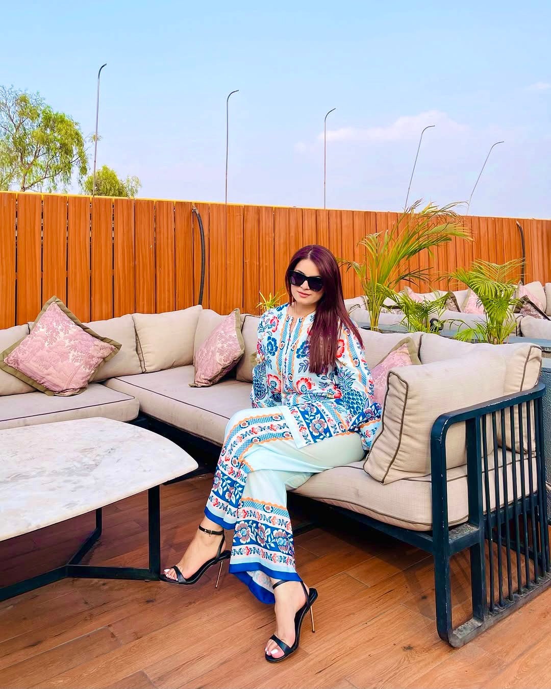 डिजिटल प्रिंट के साथ डिज़ाइनर पार्टी वियर लुक को-ऑर्ड सेट