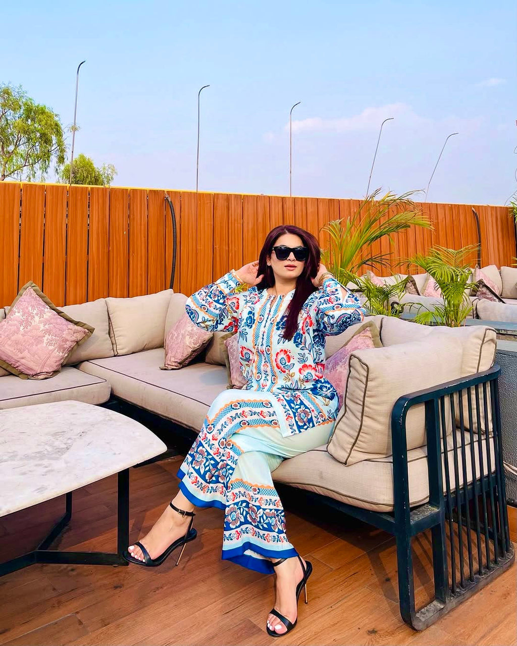 डिजिटल प्रिंट के साथ डिज़ाइनर पार्टी वियर लुक को-ऑर्ड सेट