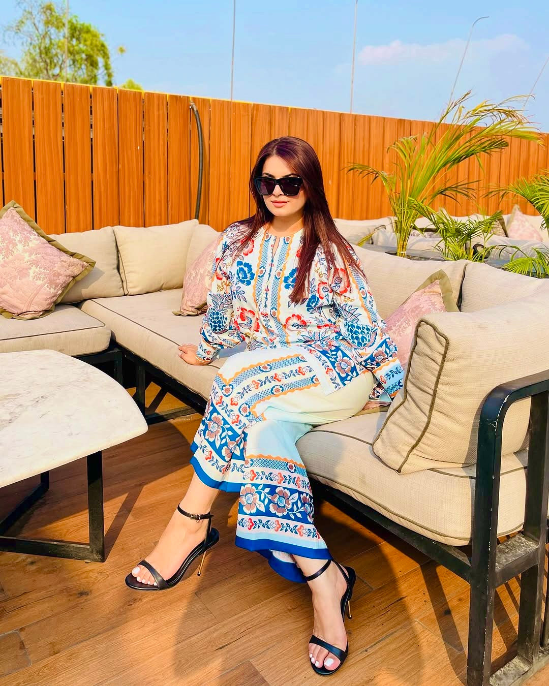 डिजिटल प्रिंट के साथ डिज़ाइनर पार्टी वियर लुक को-ऑर्ड सेट