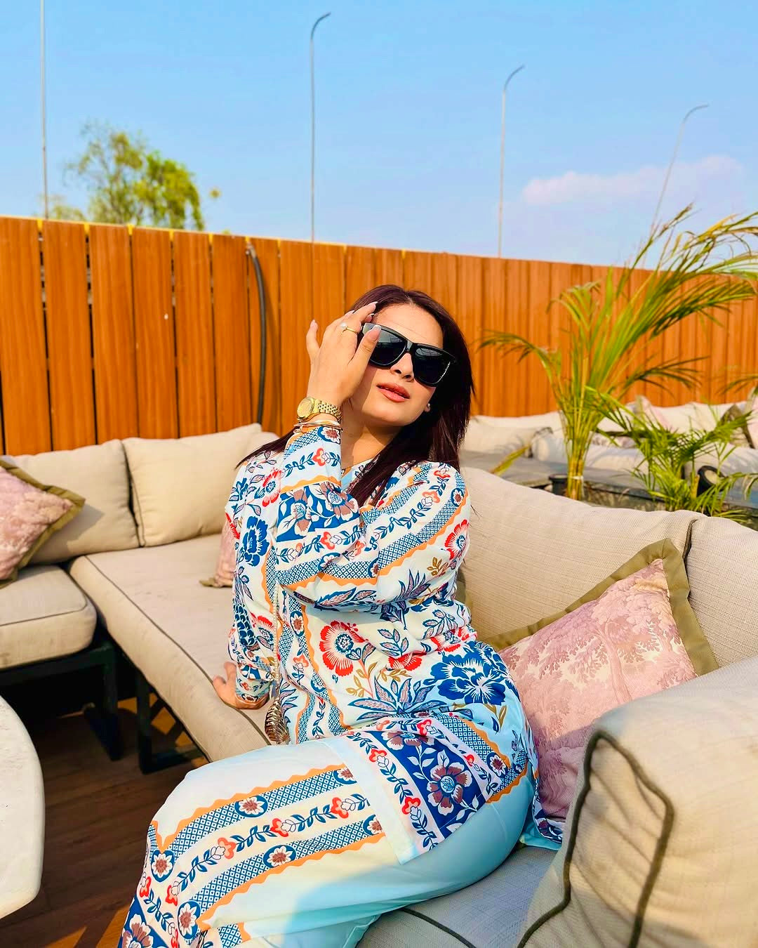 डिजिटल प्रिंट के साथ डिज़ाइनर पार्टी वियर लुक को-ऑर्ड सेट