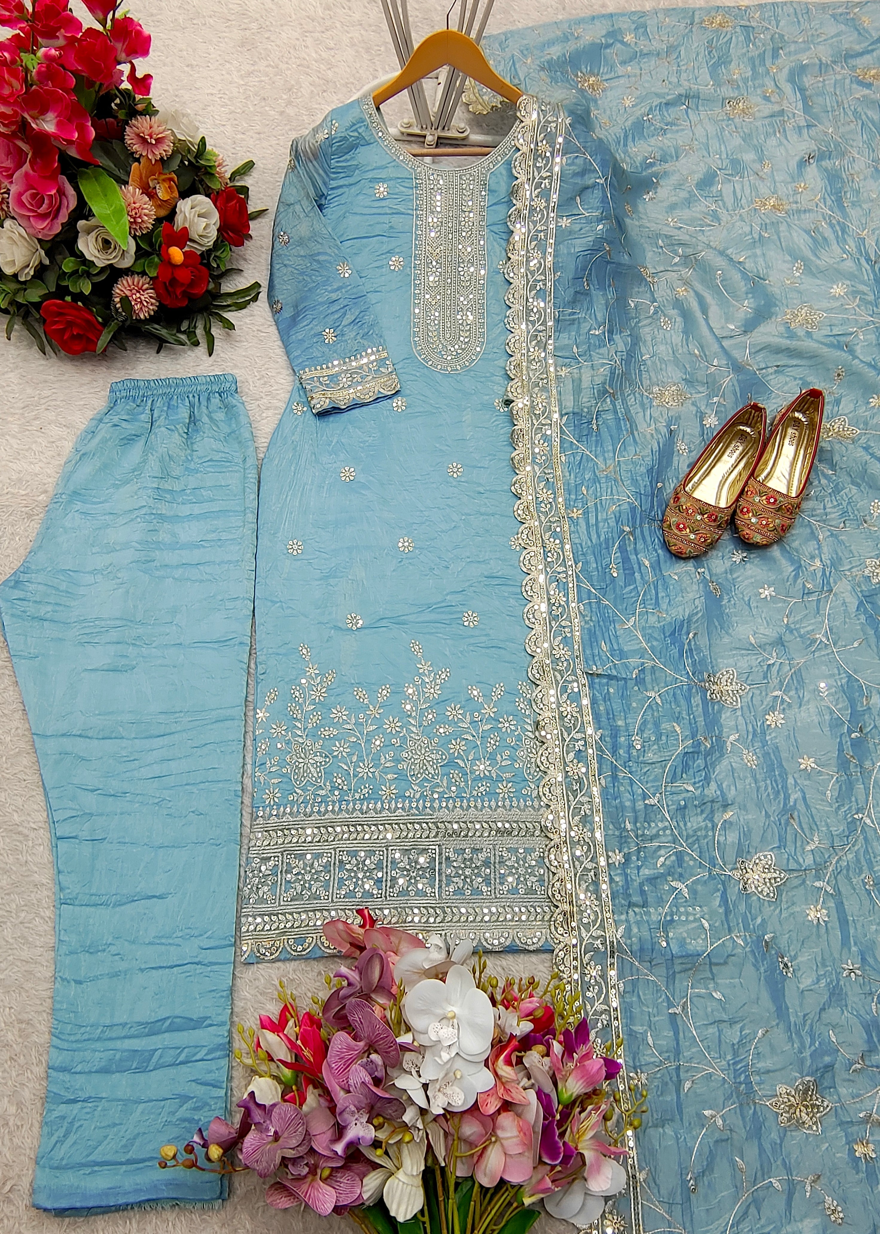 डिज़ाइनर पार्टी वियर टॉप, पैंट और खूबसूरत दुपट्टा