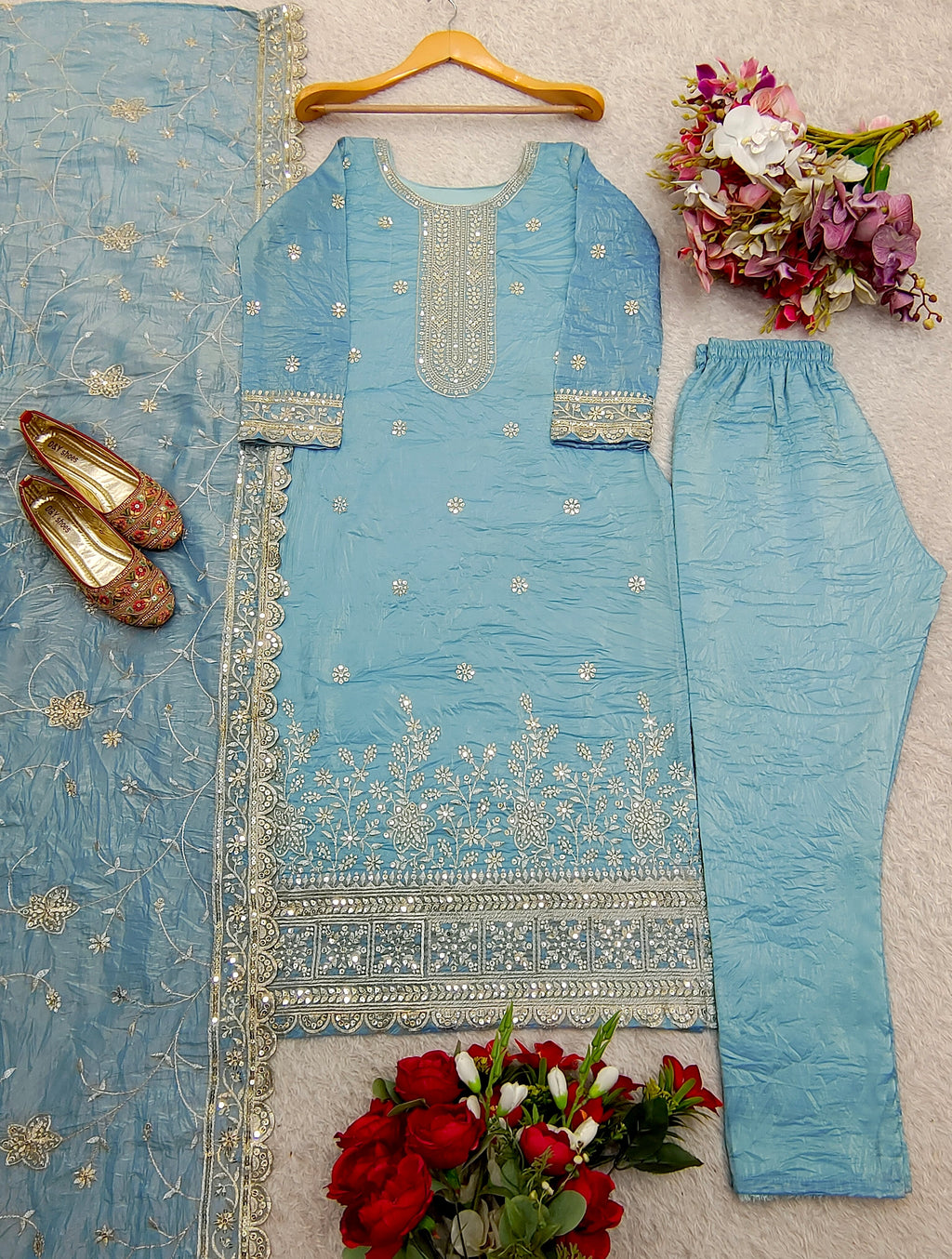 डिज़ाइनर पार्टी वियर टॉप, पैंट और खूबसूरत दुपट्टा