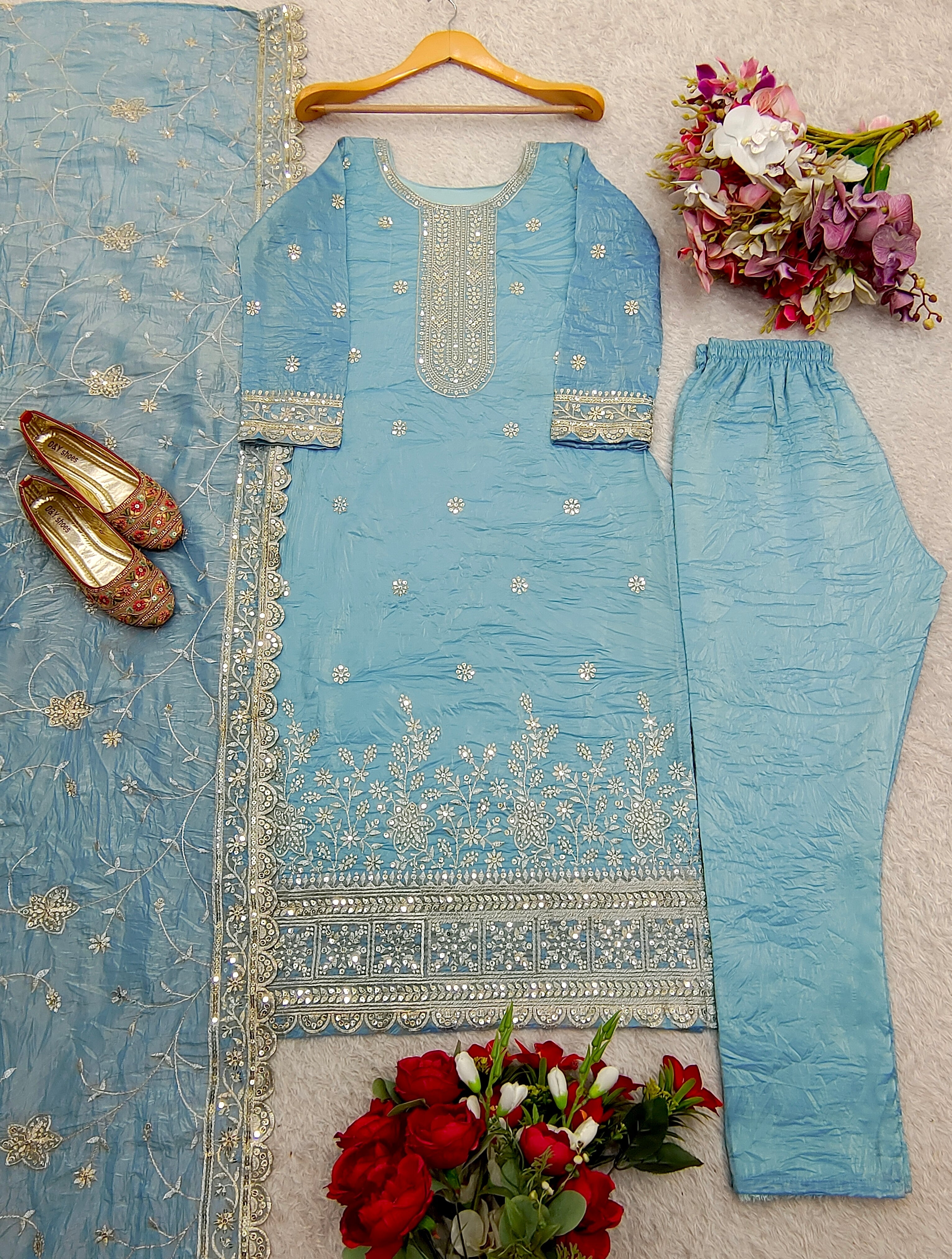 डिज़ाइनर पार्टी वियर टॉप, पैंट और खूबसूरत दुपट्टा