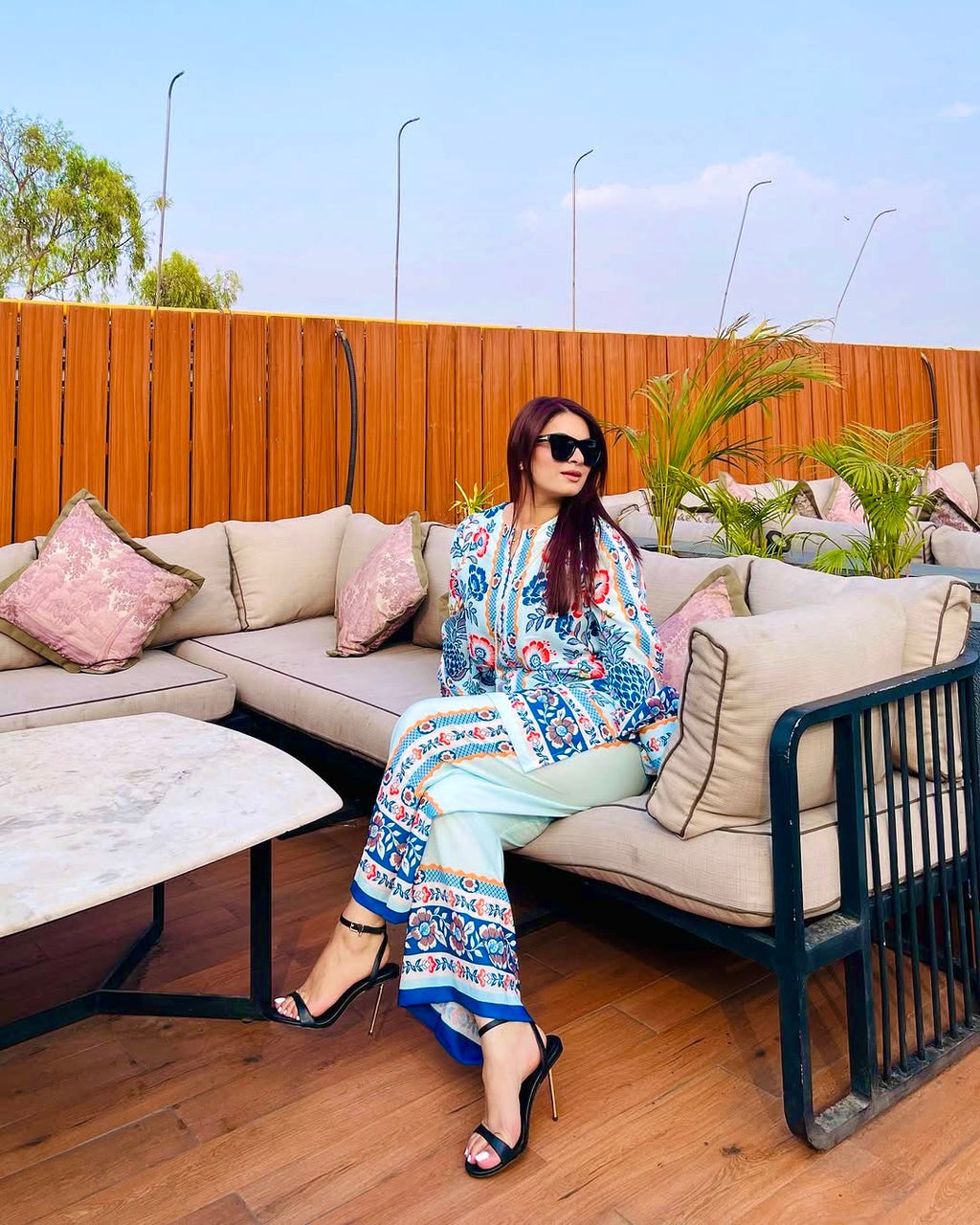 डिजिटल प्रिंट के साथ डिज़ाइनर पार्टी वियर लुक को-ऑर्ड सेट