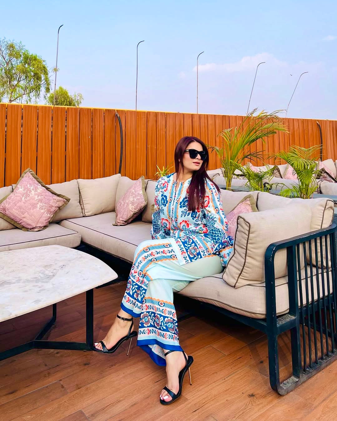 डिजिटल प्रिंट के साथ डिज़ाइनर पार्टी वियर लुक को-ऑर्ड सेट