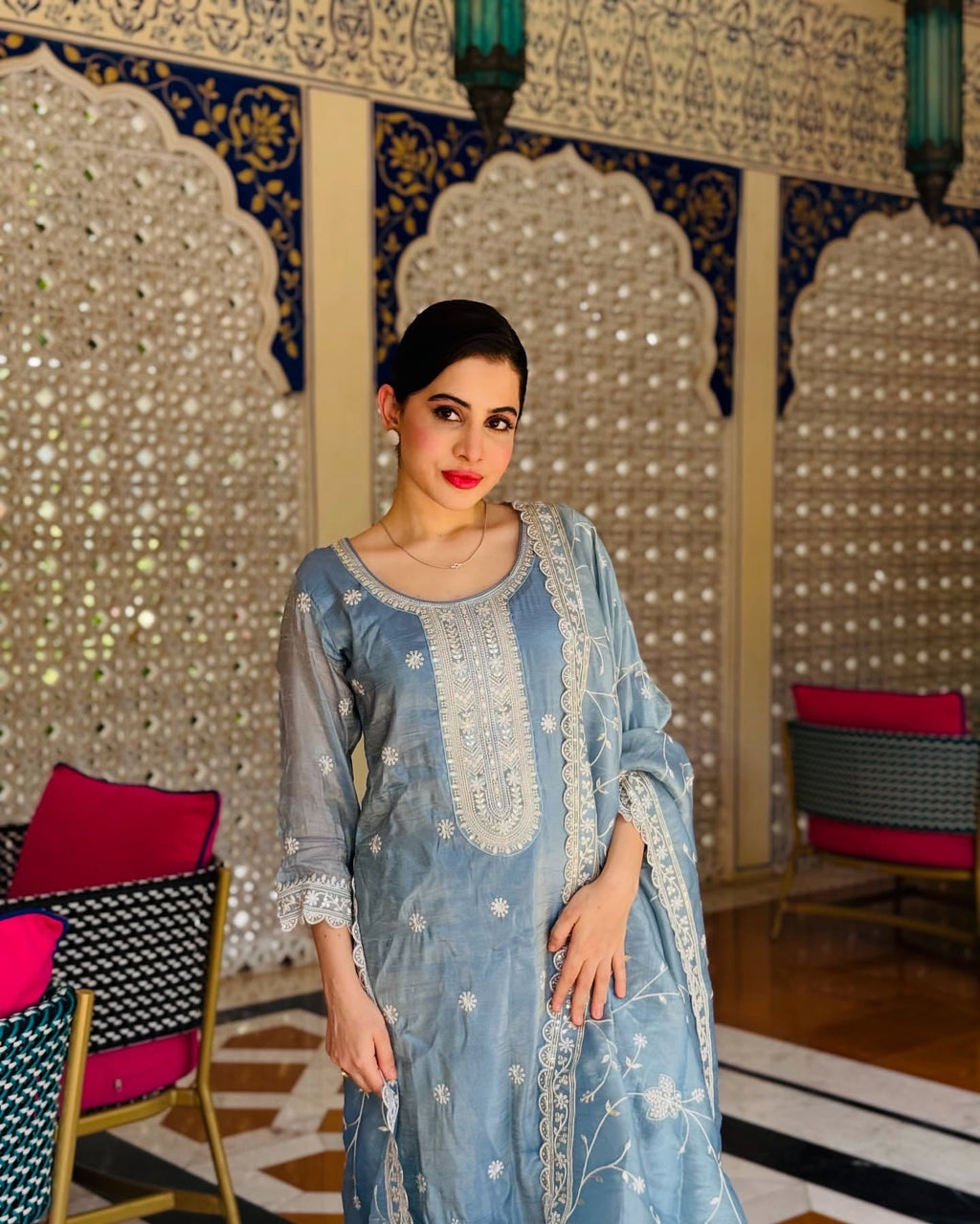 डिज़ाइनर पार्टी वियर टॉप, पैंट और खूबसूरत दुपट्टा