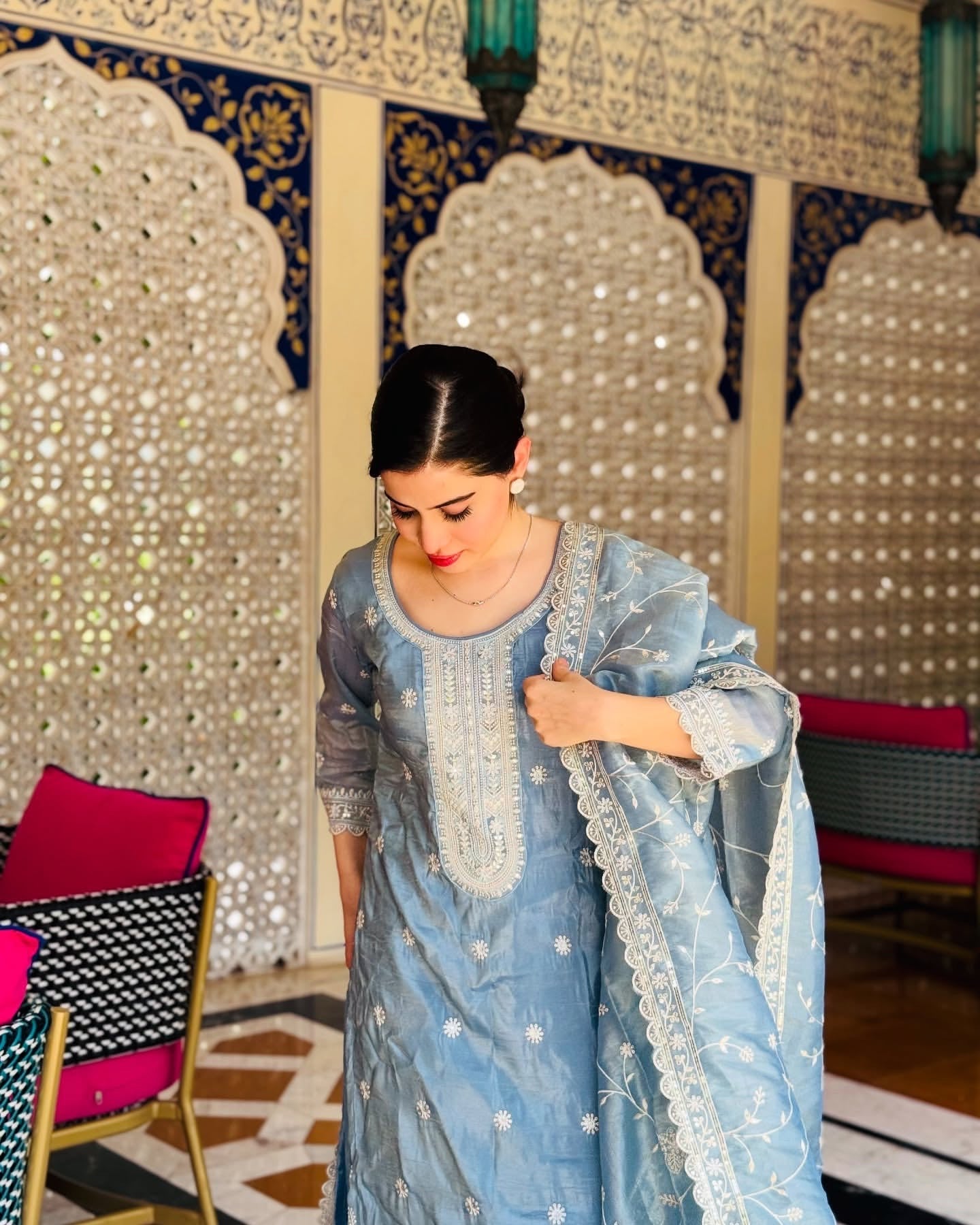 डिज़ाइनर पार्टी वियर टॉप, पैंट और खूबसूरत दुपट्टा