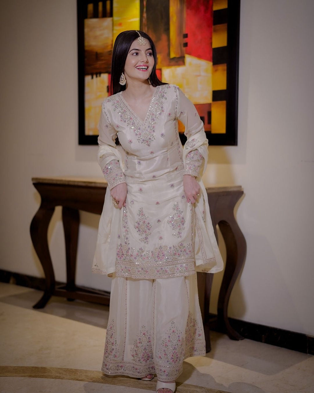 डिज़ाइनर टॉप - कढ़ाई धागे और सेक्विन वर्क के साथ प्लाज़ो और दुपट्टा