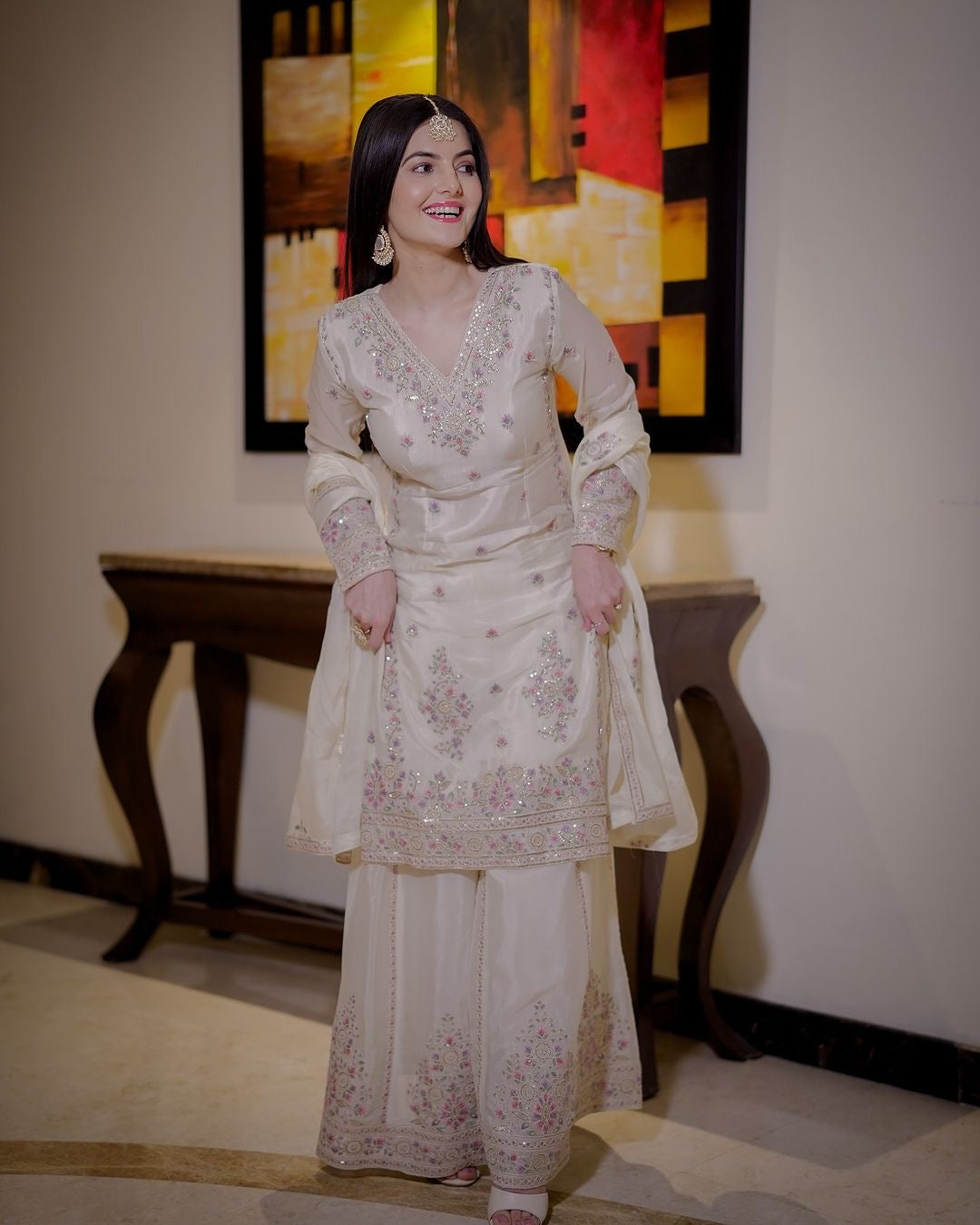 डिज़ाइनर टॉप - कढ़ाई धागे और सेक्विन वर्क के साथ प्लाज़ो और दुपट्टा