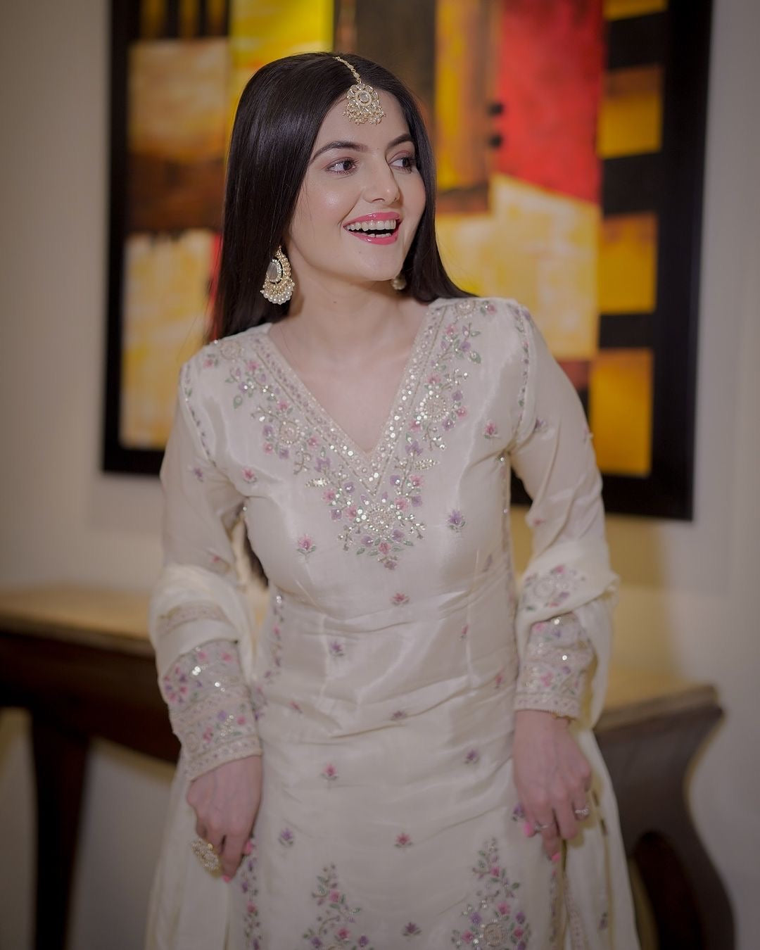 डिज़ाइनर टॉप - कढ़ाई धागे और सेक्विन वर्क के साथ प्लाज़ो और दुपट्टा