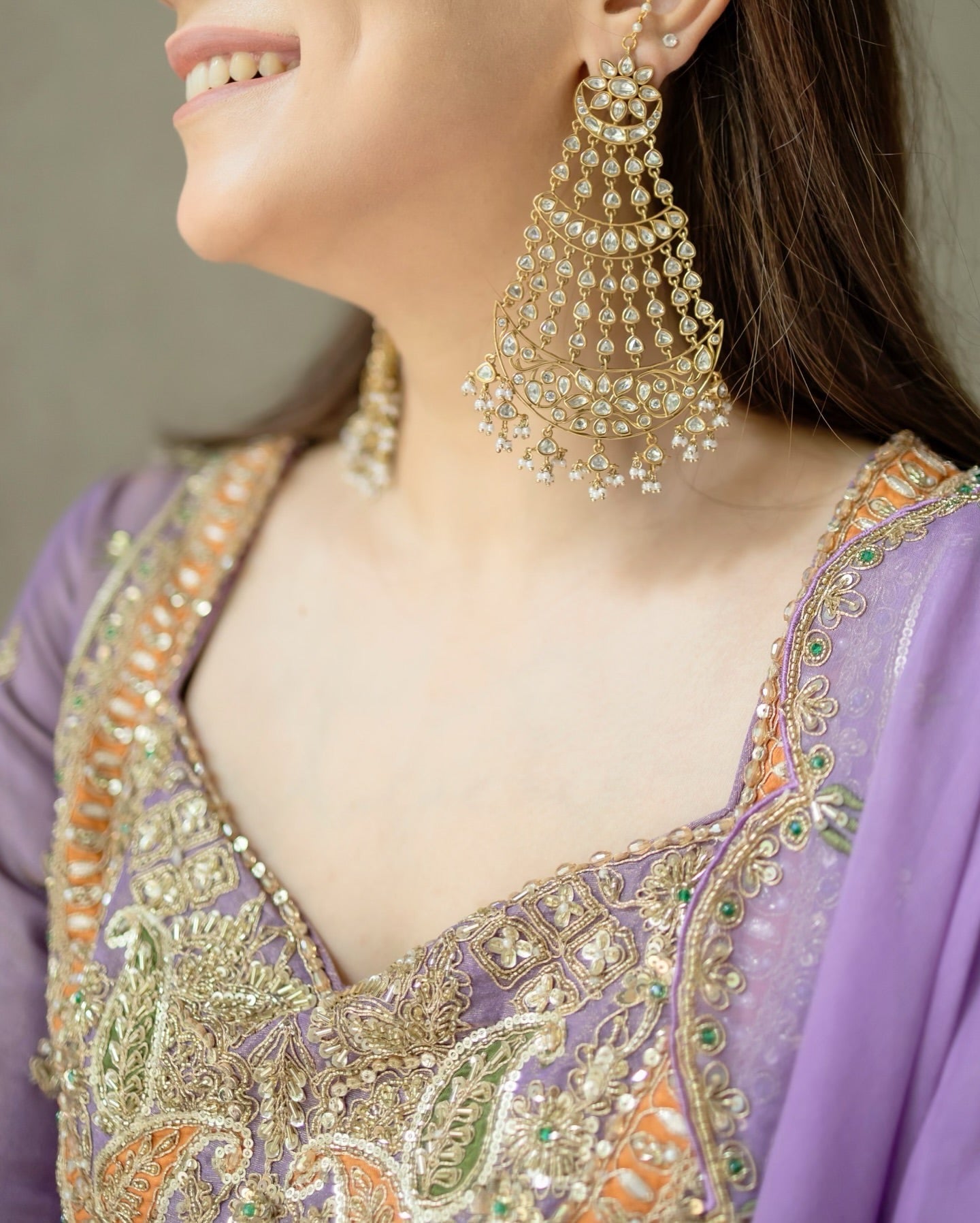 कढ़ाई के काम के साथ पार्टी वियर टॉप-बॉटम और दुपट्टा सेट