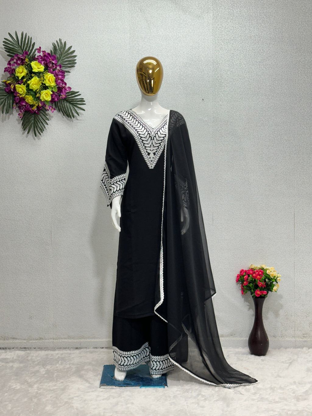 डिज़ाइनर पार्टी वियर टॉप बॉटम और दुपट्टा फैंसी बेल स्लीव के साथ