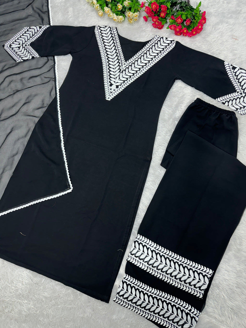 डिज़ाइनर पार्टी वियर टॉप बॉटम और दुपट्टा फैंसी बेल स्लीव के साथ