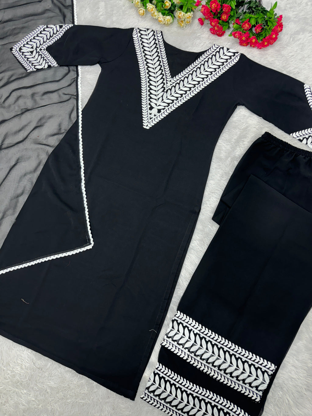 डिज़ाइनर पार्टी वियर टॉप बॉटम और दुपट्टा फैंसी बेल स्लीव के साथ