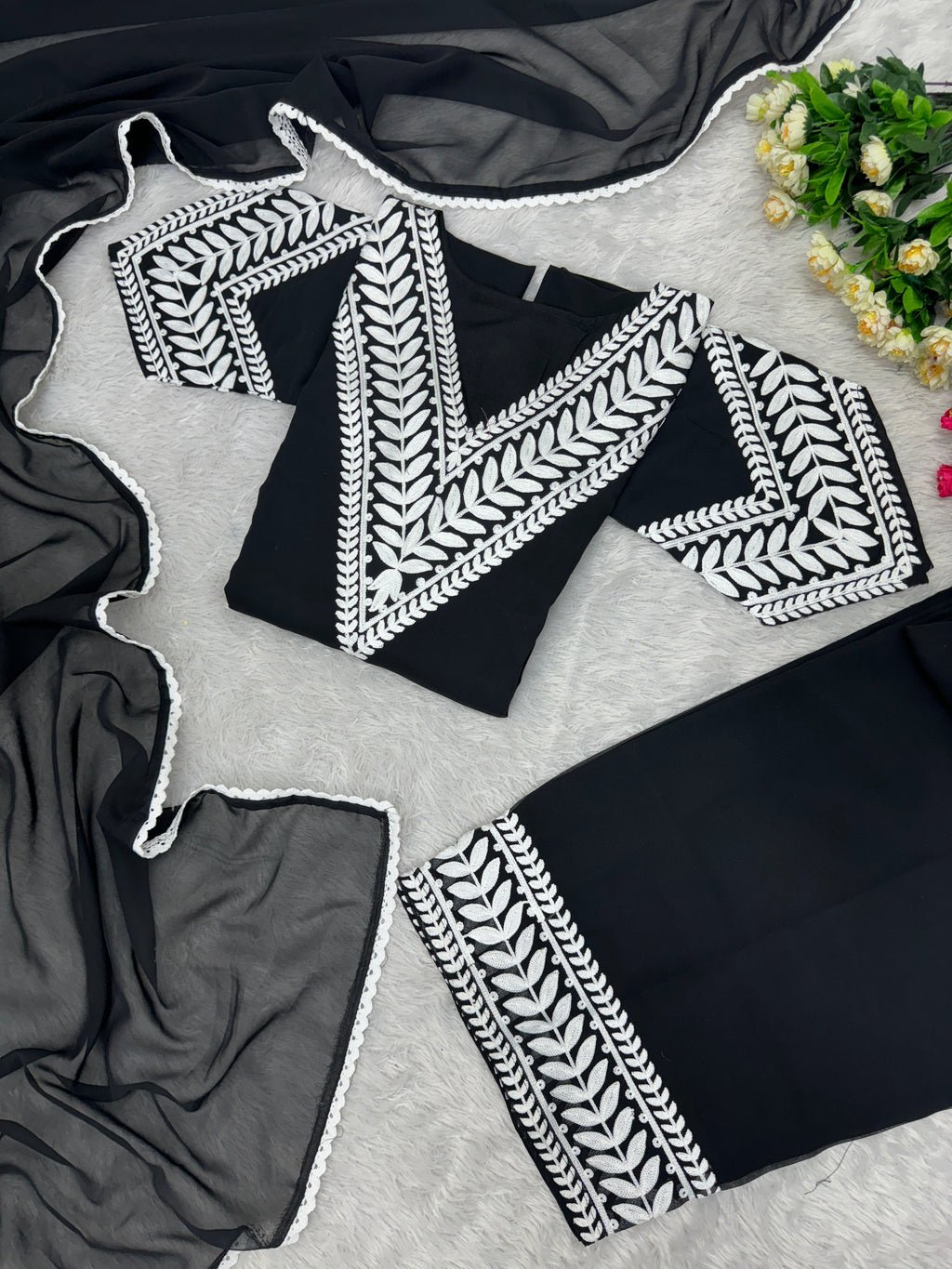 डिज़ाइनर पार्टी वियर टॉप बॉटम और दुपट्टा फैंसी बेल स्लीव के साथ